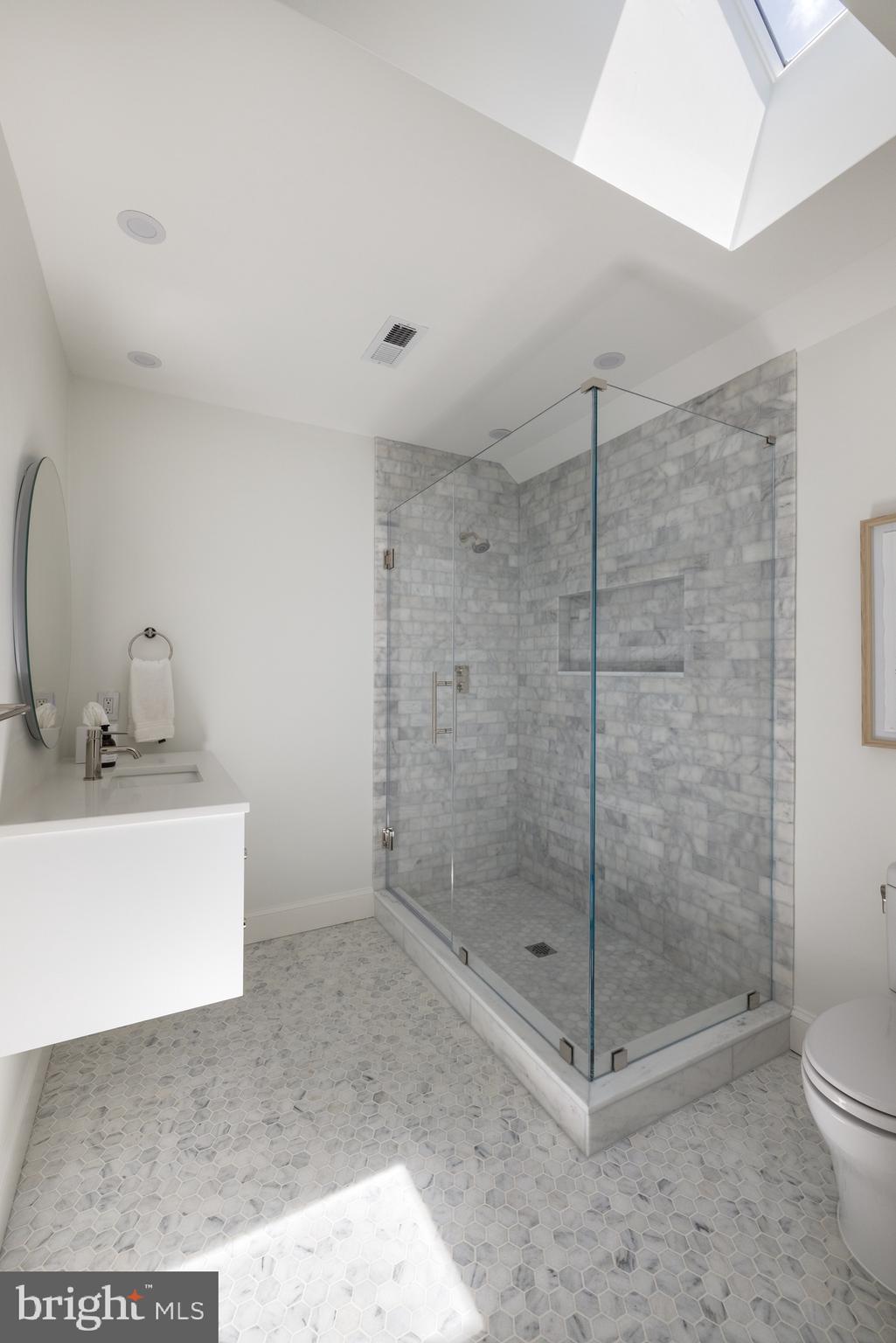 POTOMAC OUTSIDE - Residential