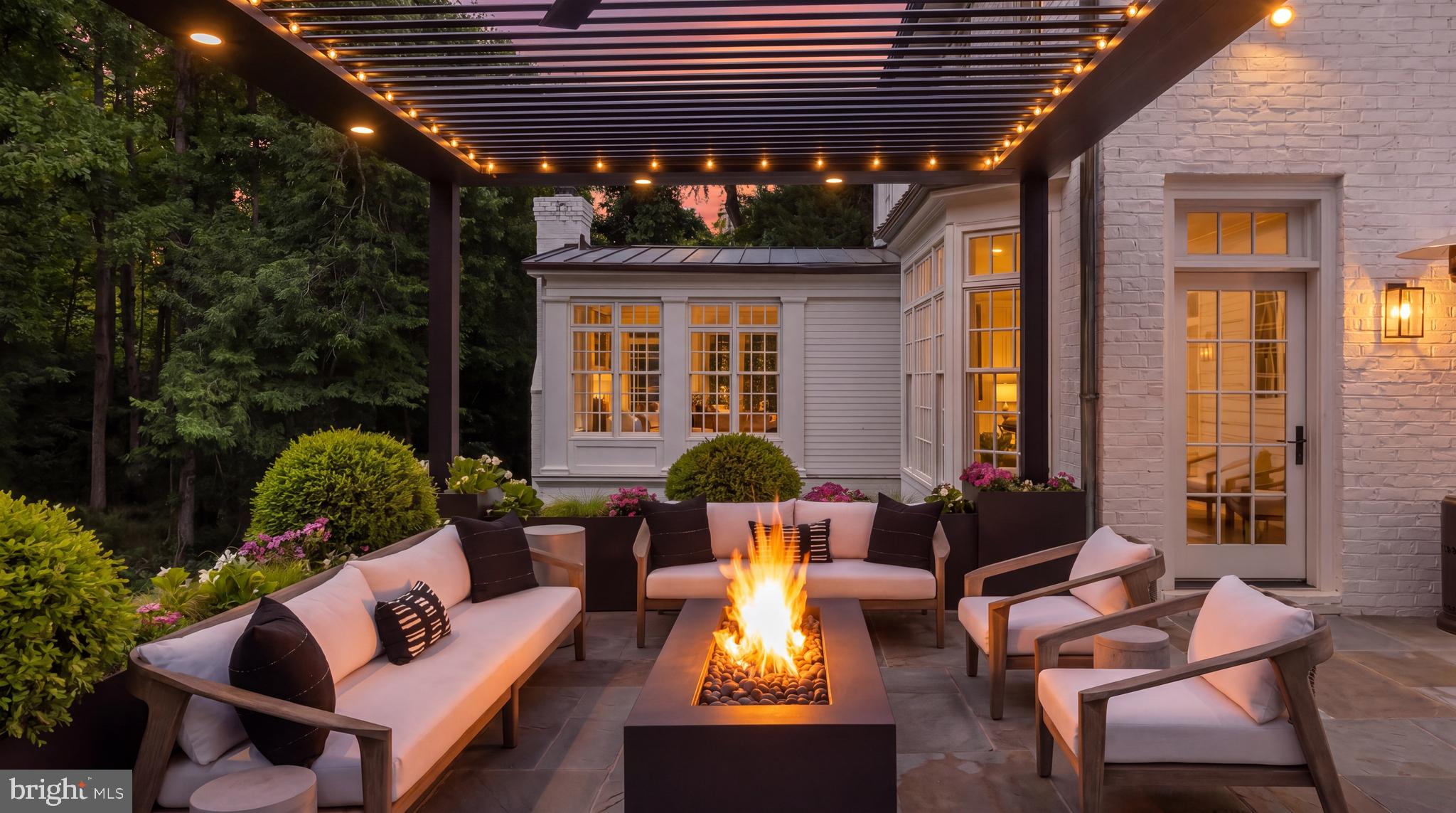 POTOMAC OUTSIDE - Residential