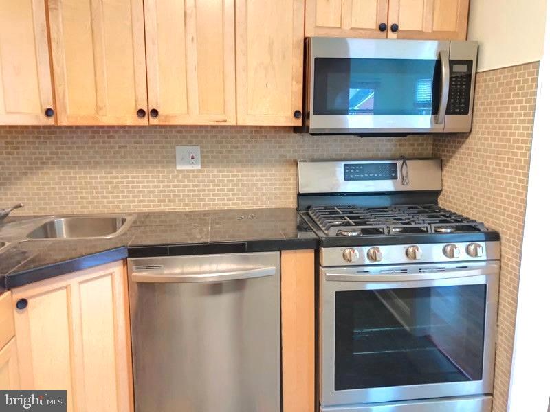 QUEEN VILLAGE - Residential Lease