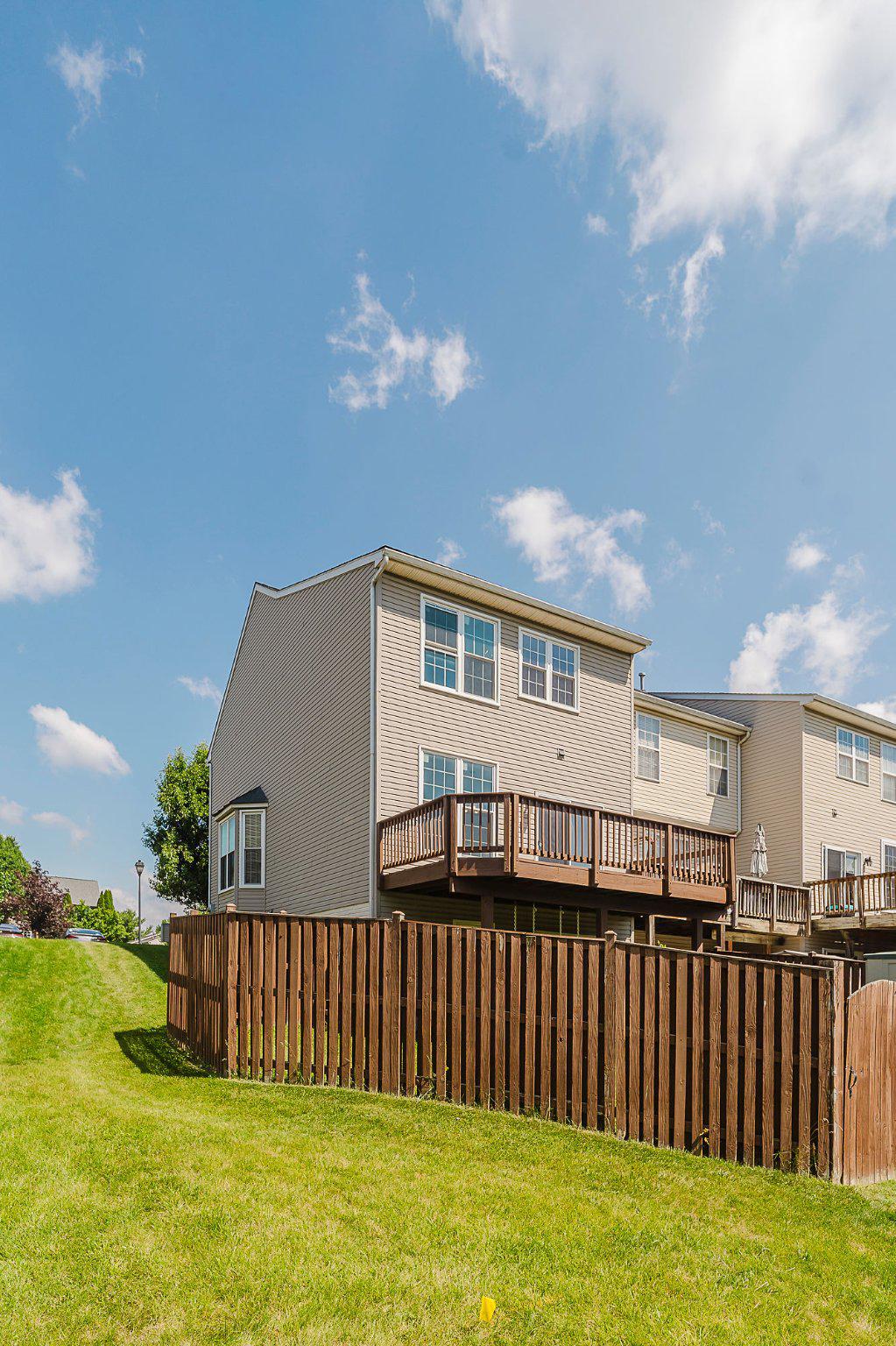 WELLINGTON TRACE - Residential