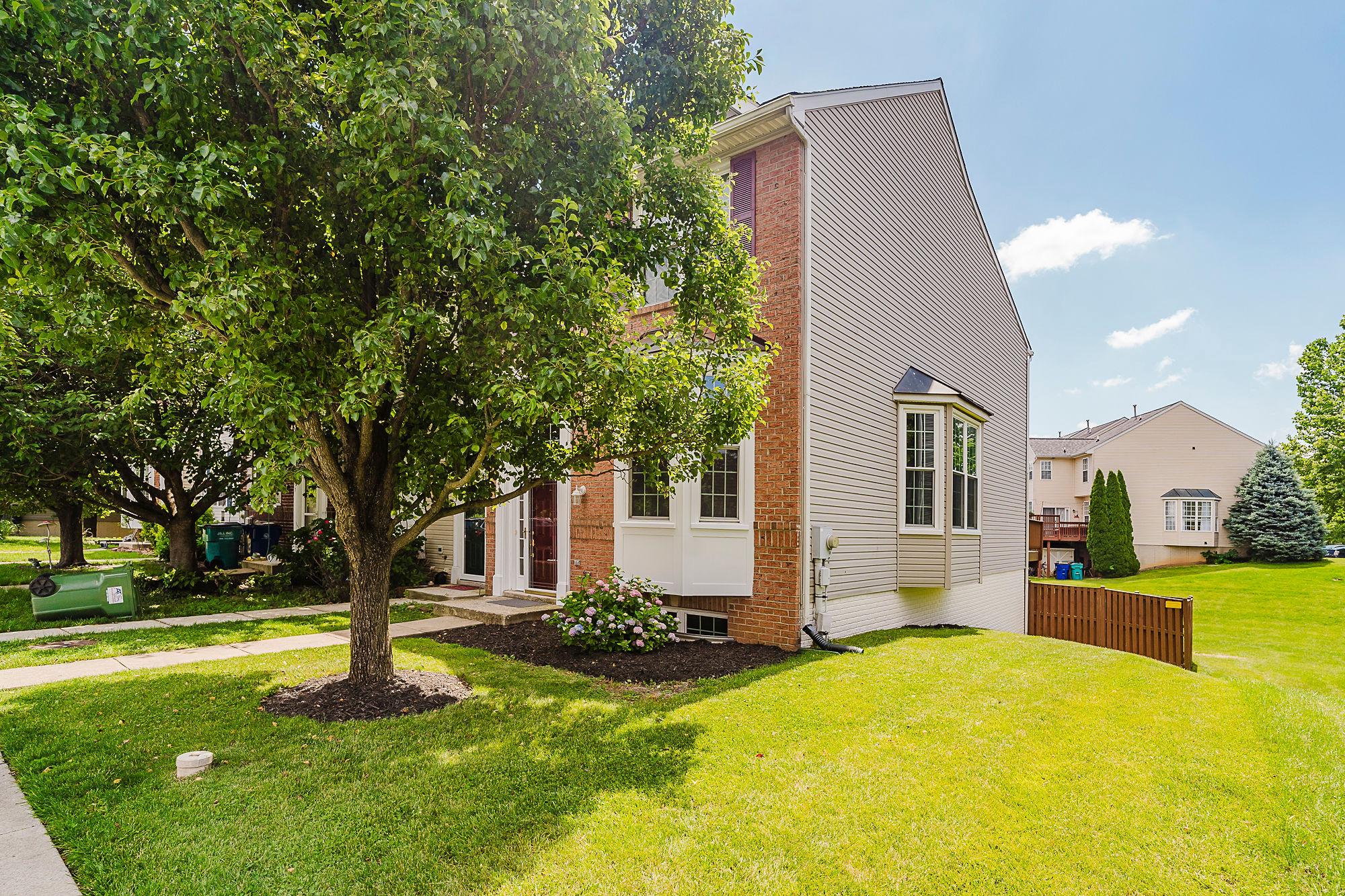 WELLINGTON TRACE - Residential