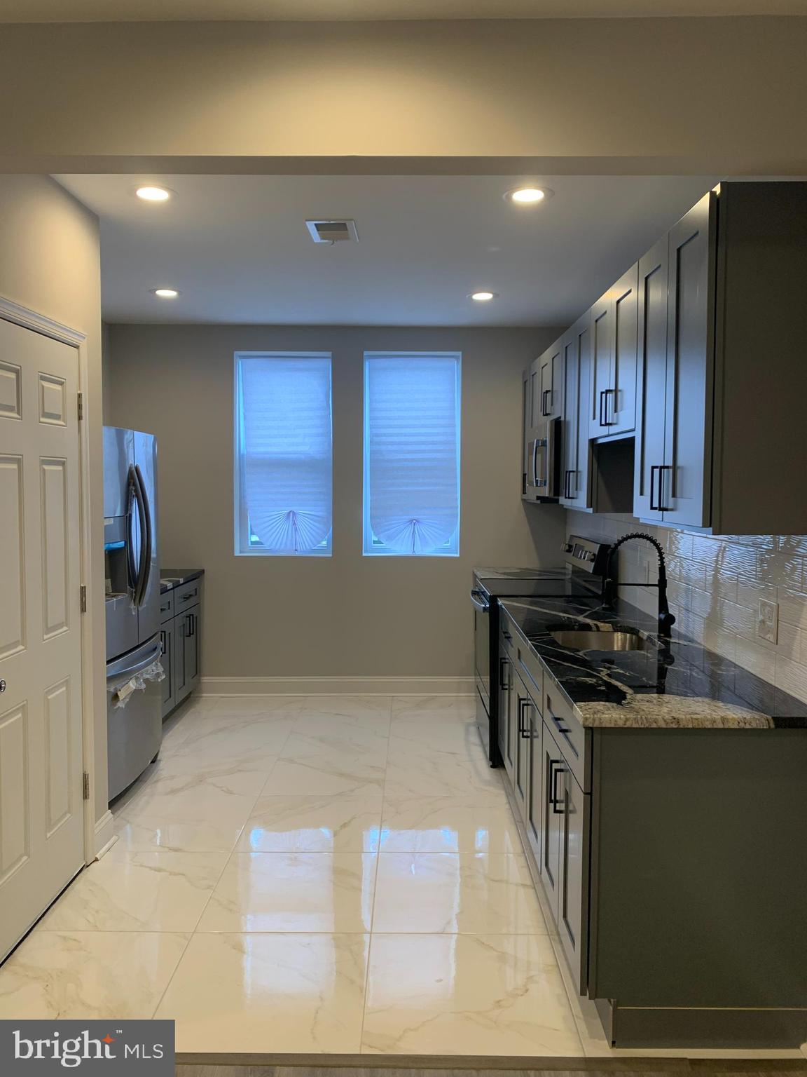 OXFORD CIRCLE - Residential Lease