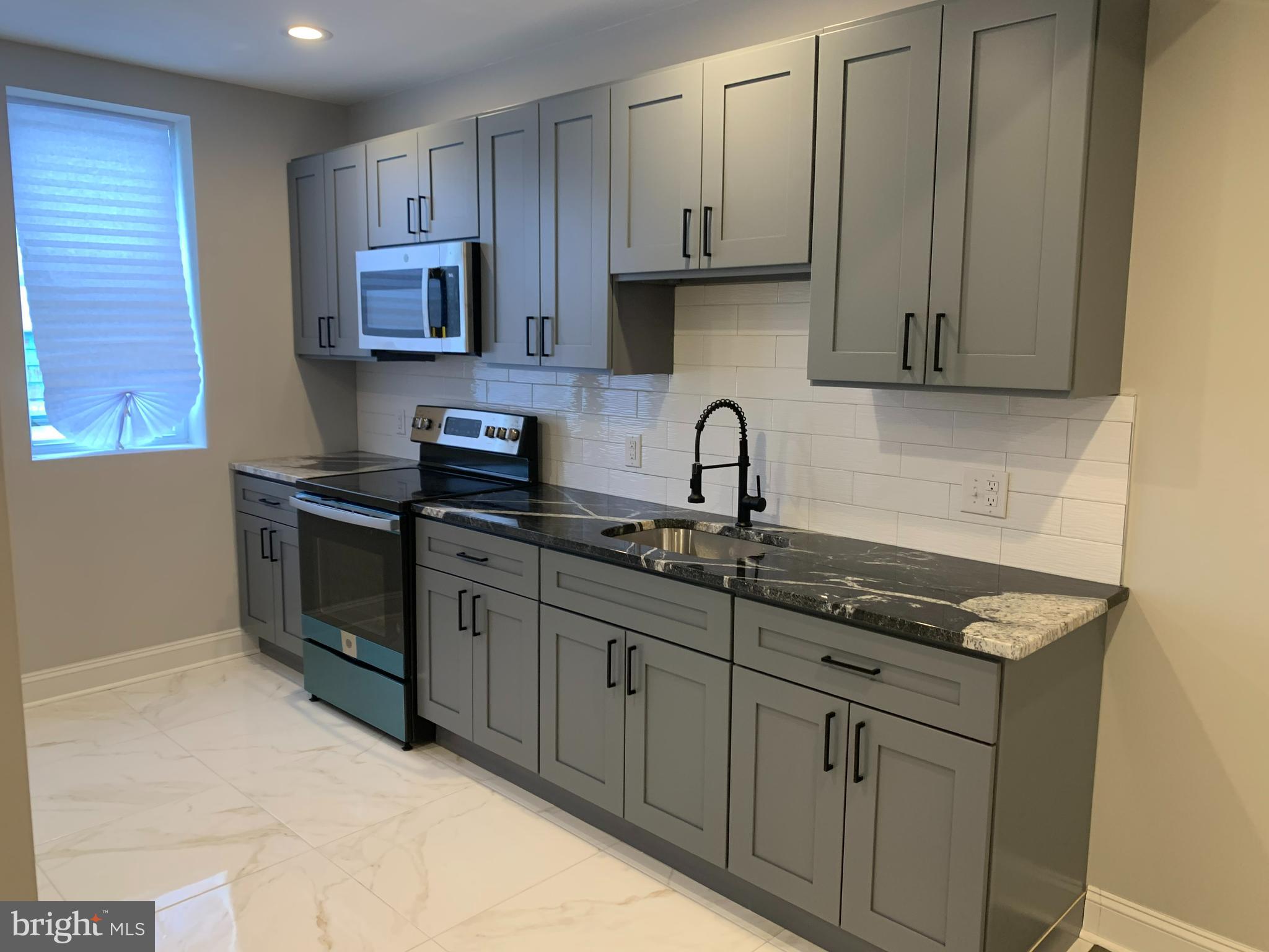 OXFORD CIRCLE - Residential Lease