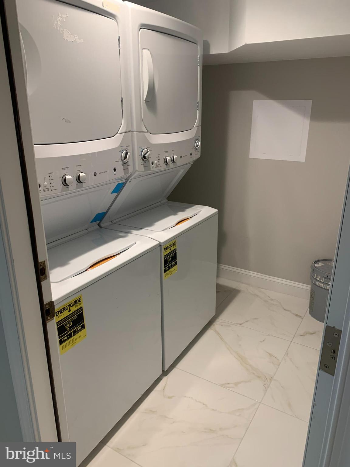 OXFORD CIRCLE - Residential Lease