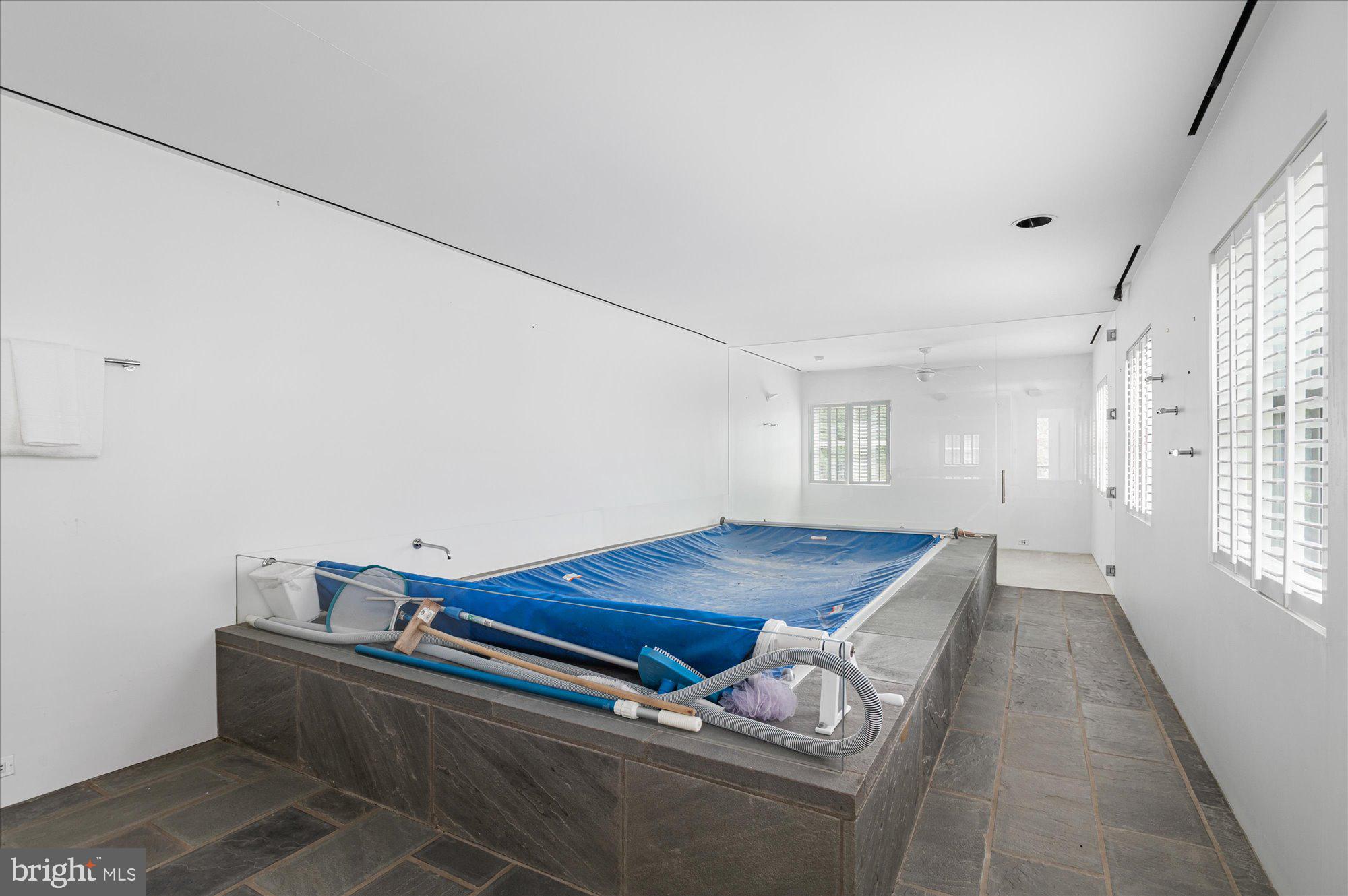 POTOMAC OUTSIDE - Residential