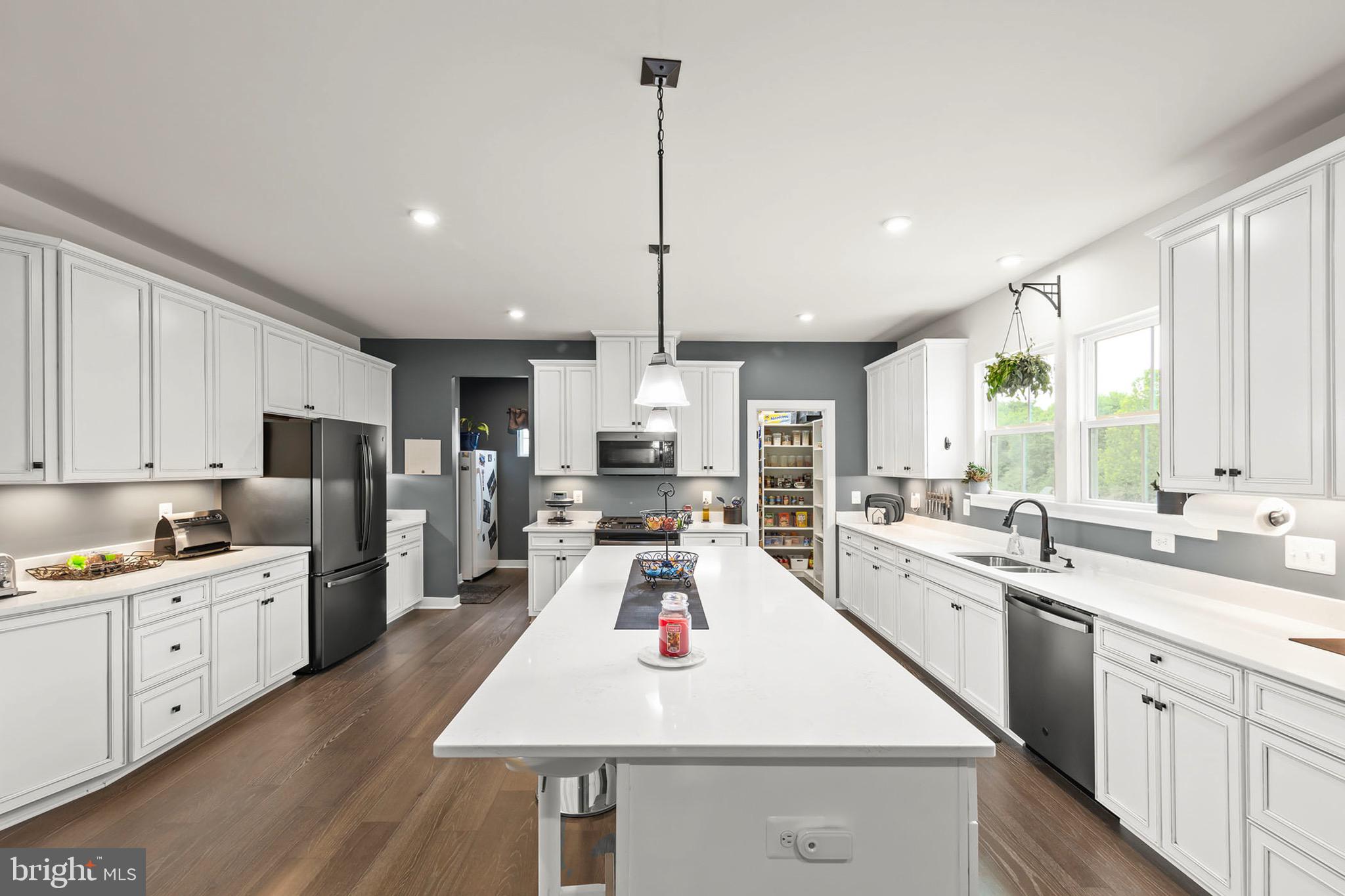 MOUNTAIN VIEW ESTATES - Residential