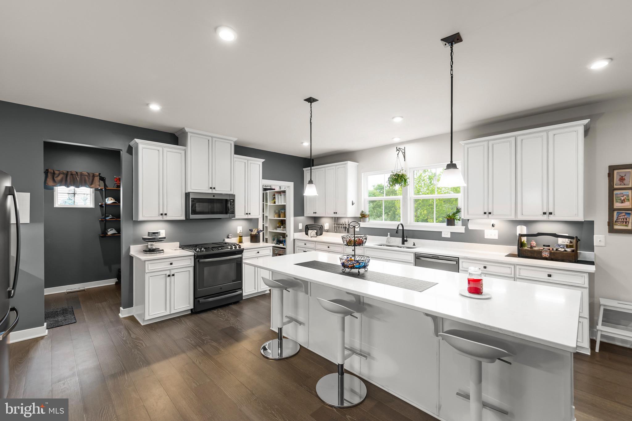 MOUNTAIN VIEW ESTATES - Residential