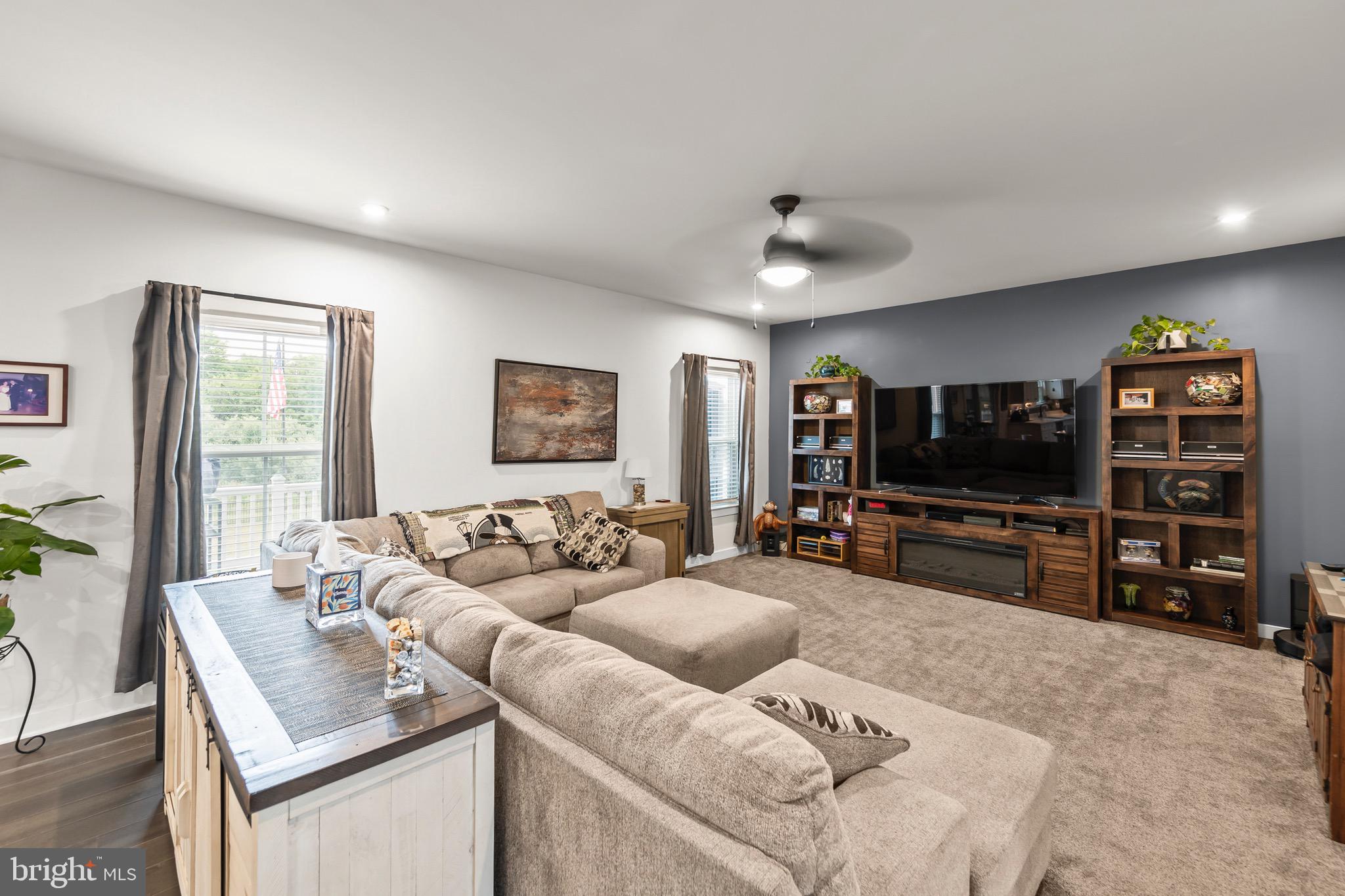 MOUNTAIN VIEW ESTATES - Residential