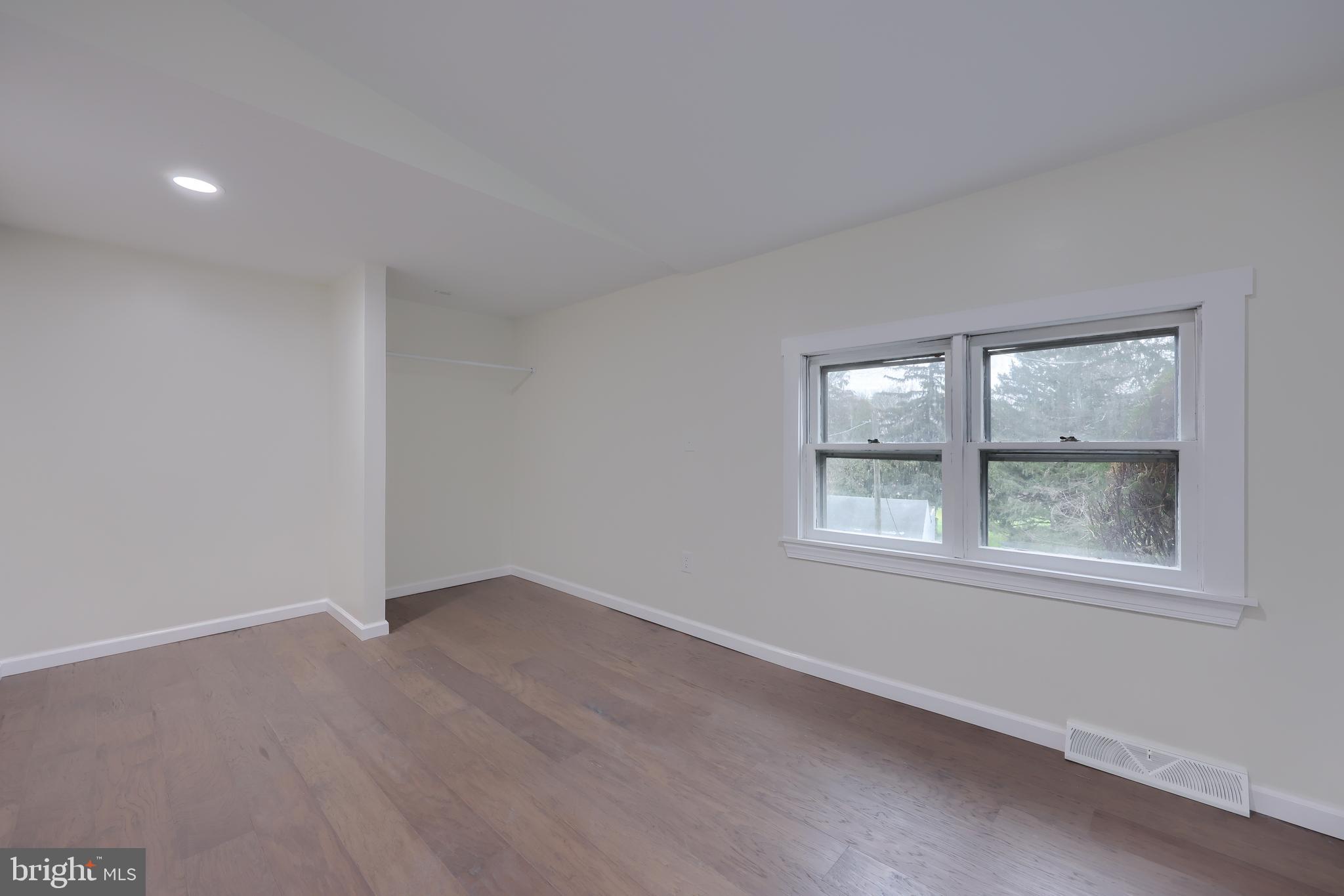 EAST MANCHESTER TWP. - Residential
