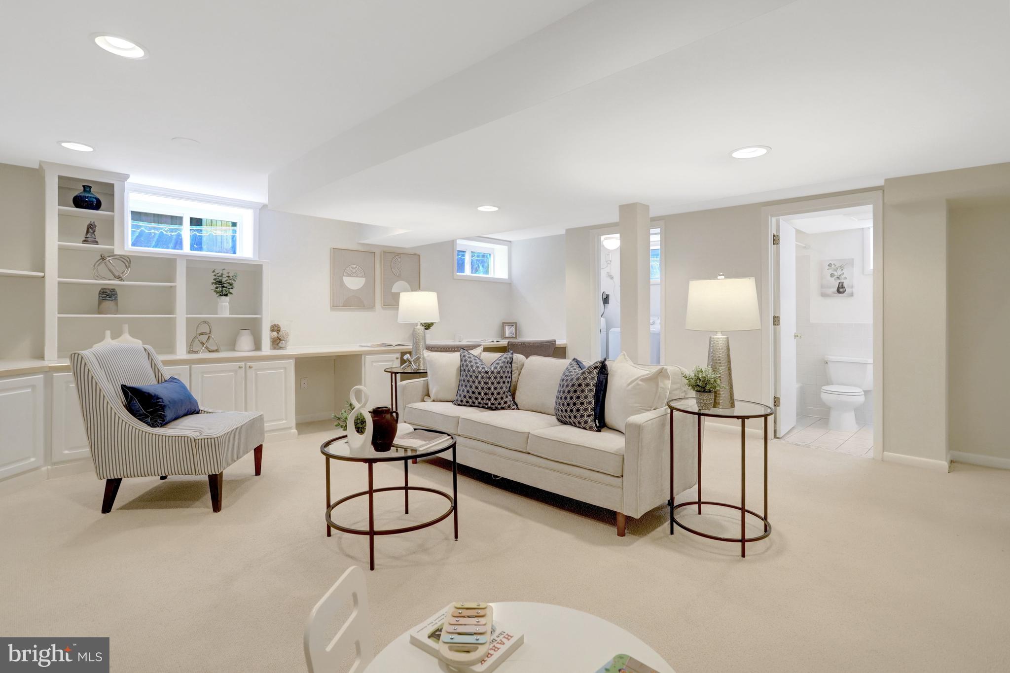 COUNTRY CLUB - Residential