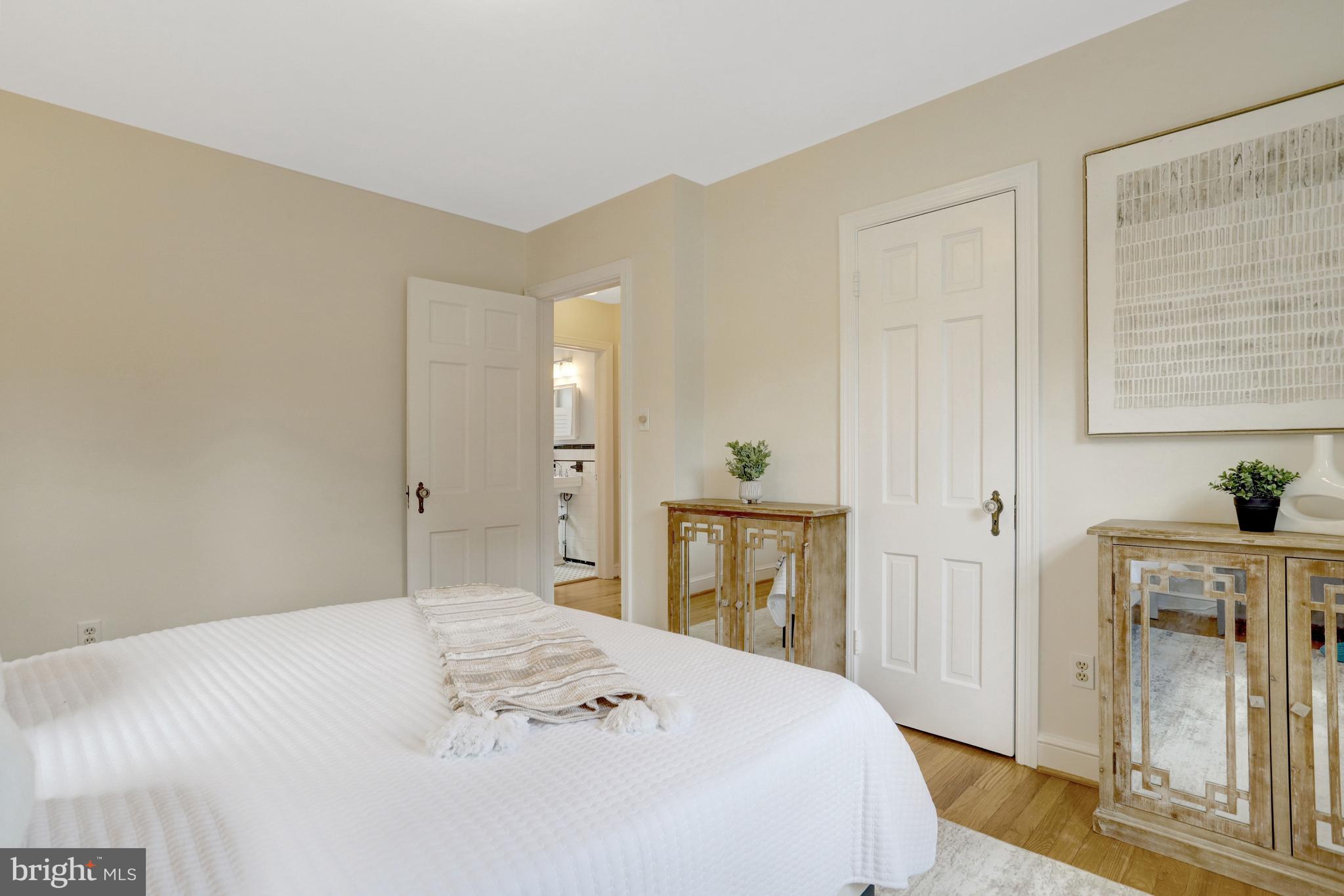 COUNTRY CLUB - Residential