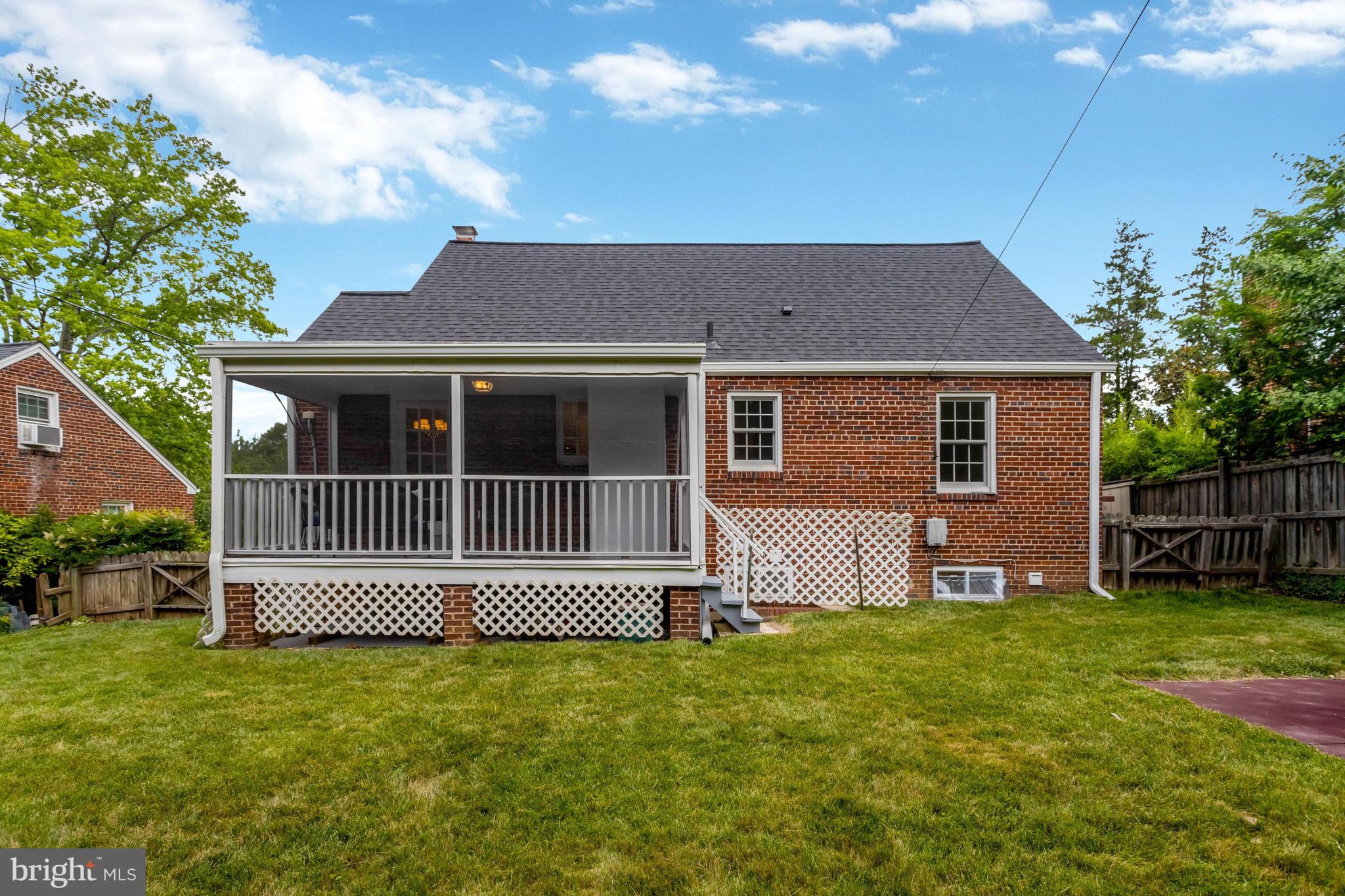 COUNTRY CLUB - Residential
