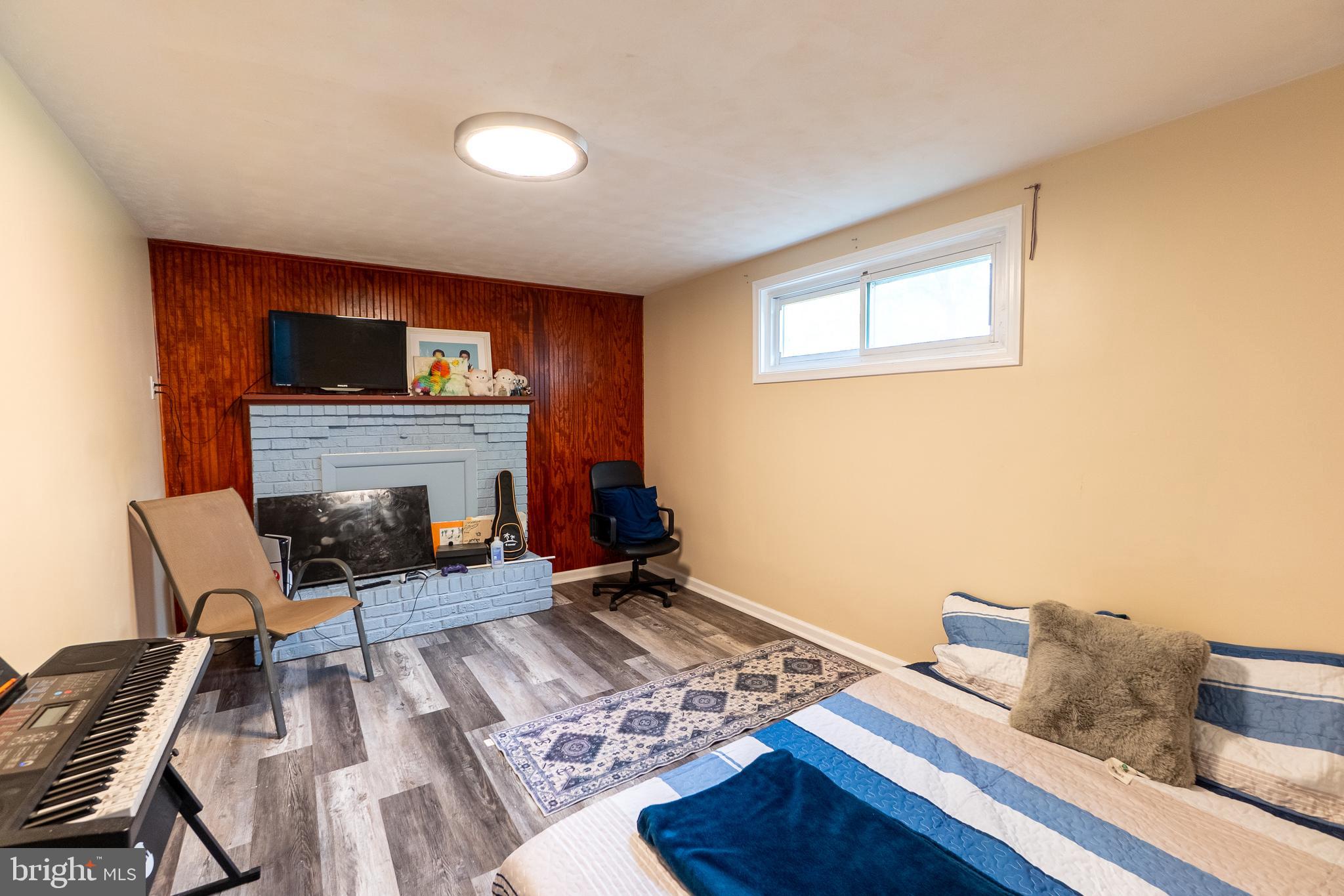 CRESTVIEW MANOR - Residential