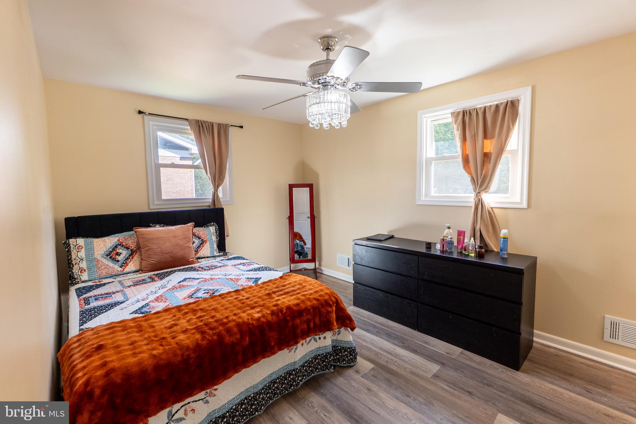 CRESTVIEW MANOR - Residential