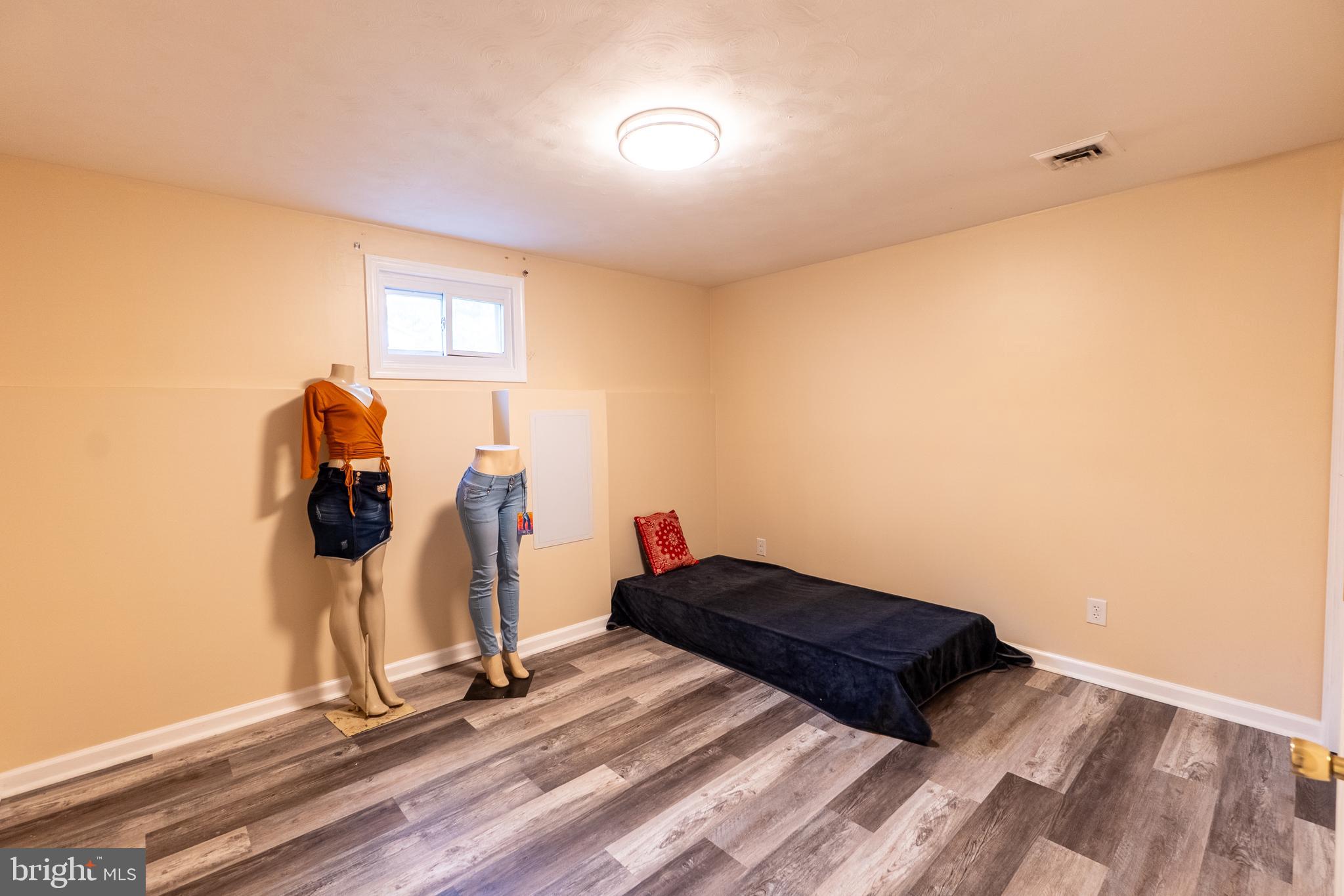 CRESTVIEW MANOR - Residential