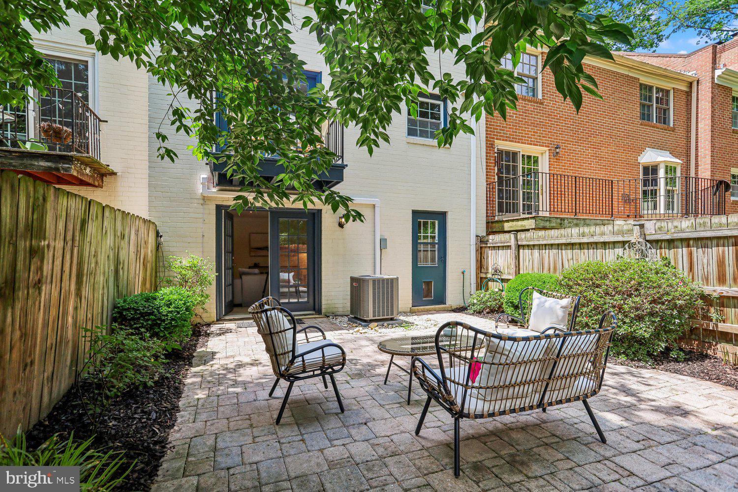 RESTON - Residential