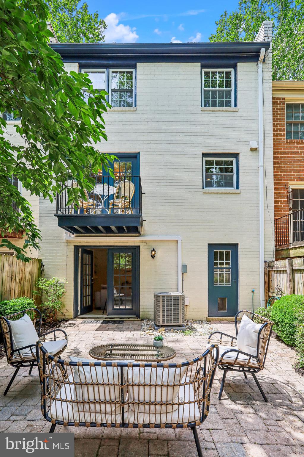 RESTON - Residential