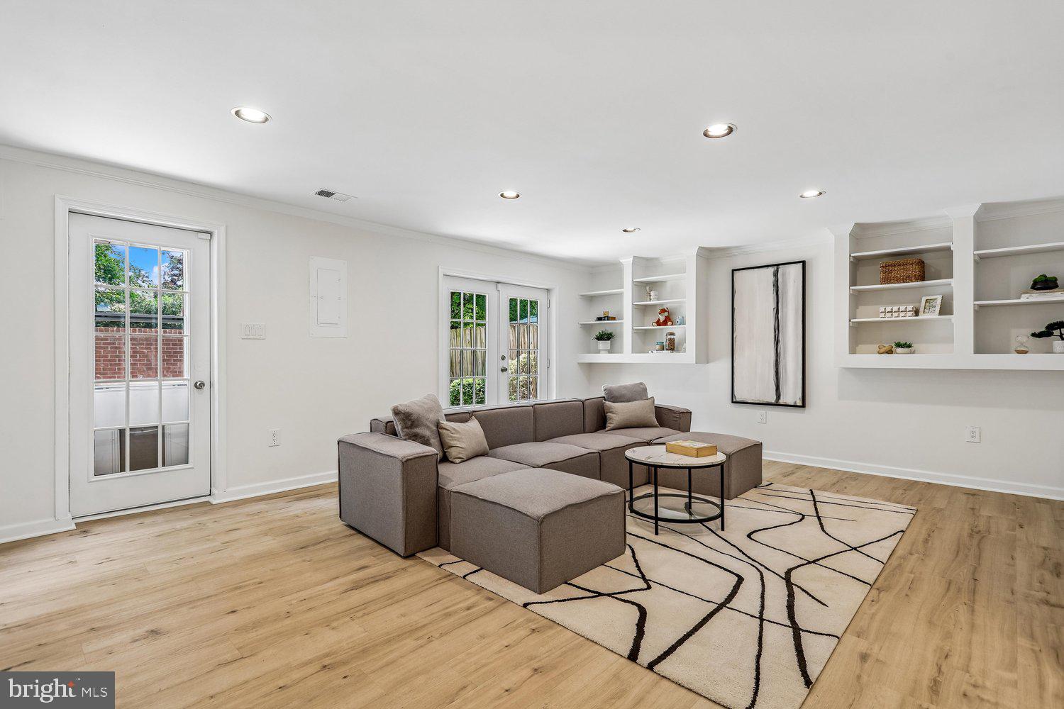 RESTON - Residential