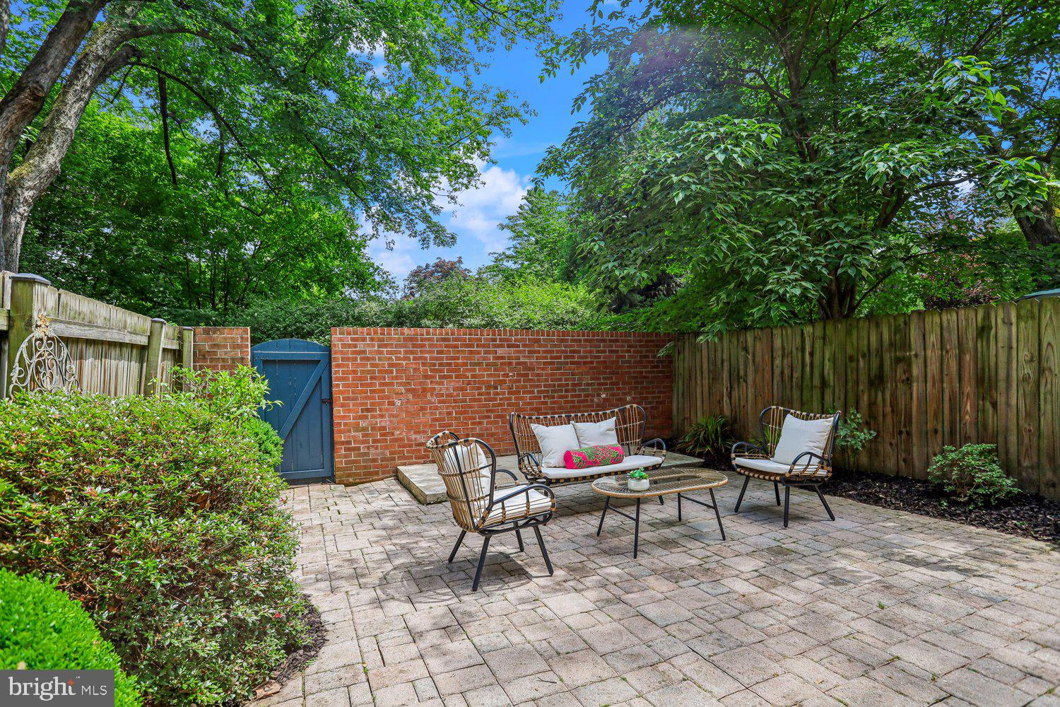 RESTON - Residential