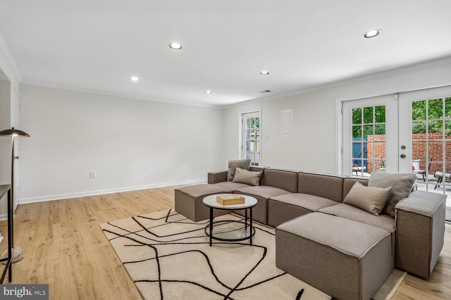 RESTON - Residential