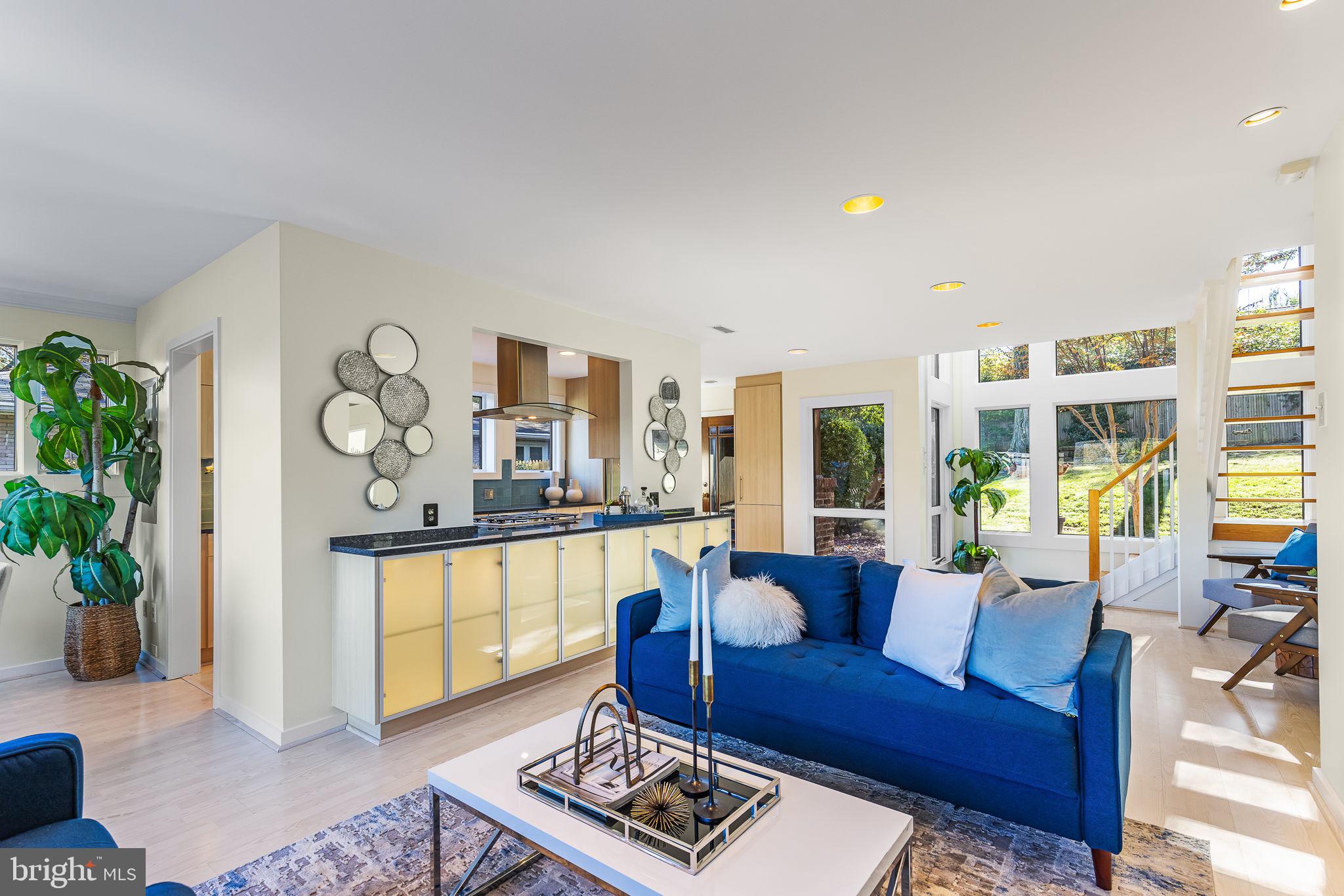 LAKE BARCROFT - Residential