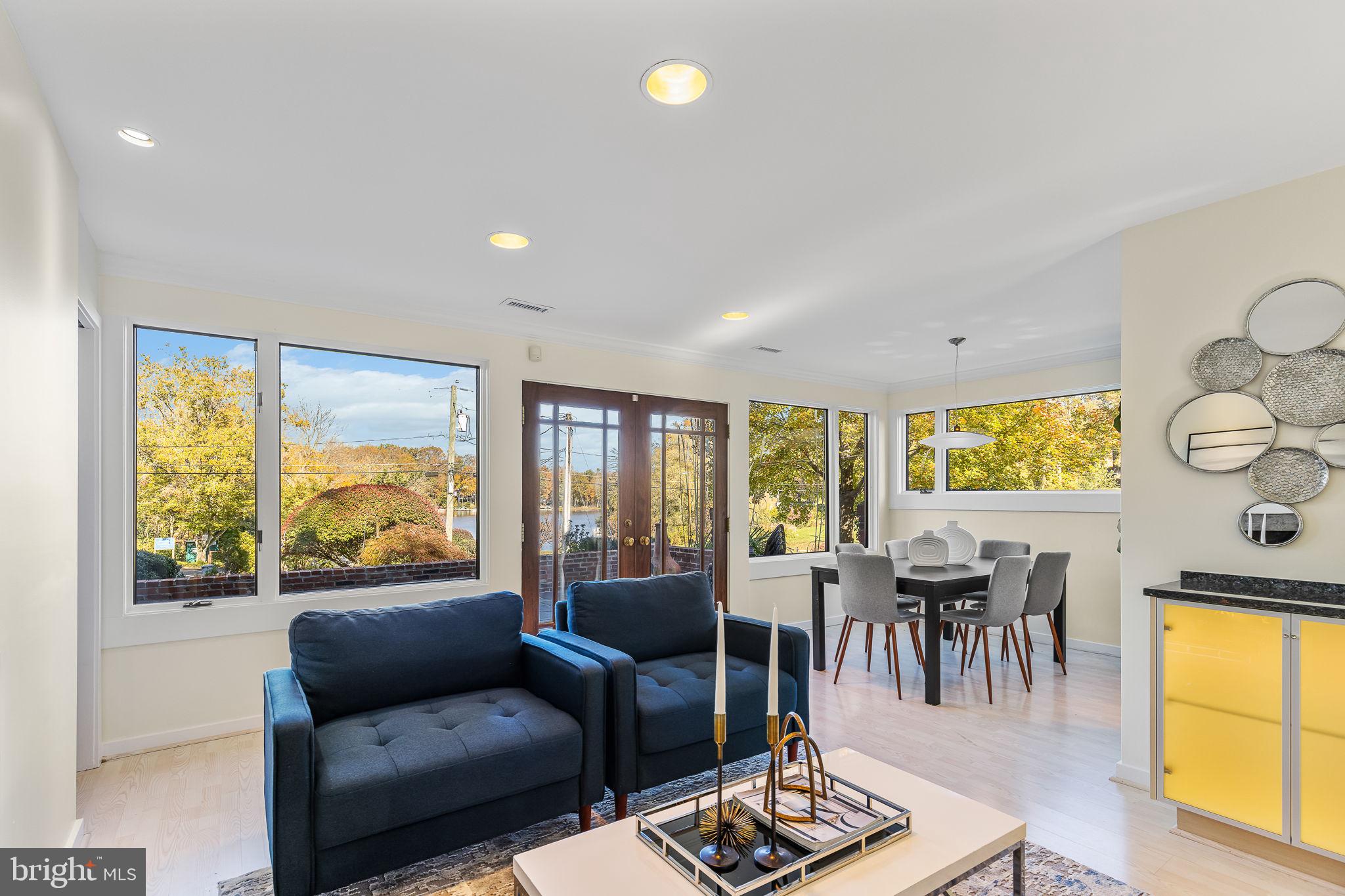 LAKE BARCROFT - Residential