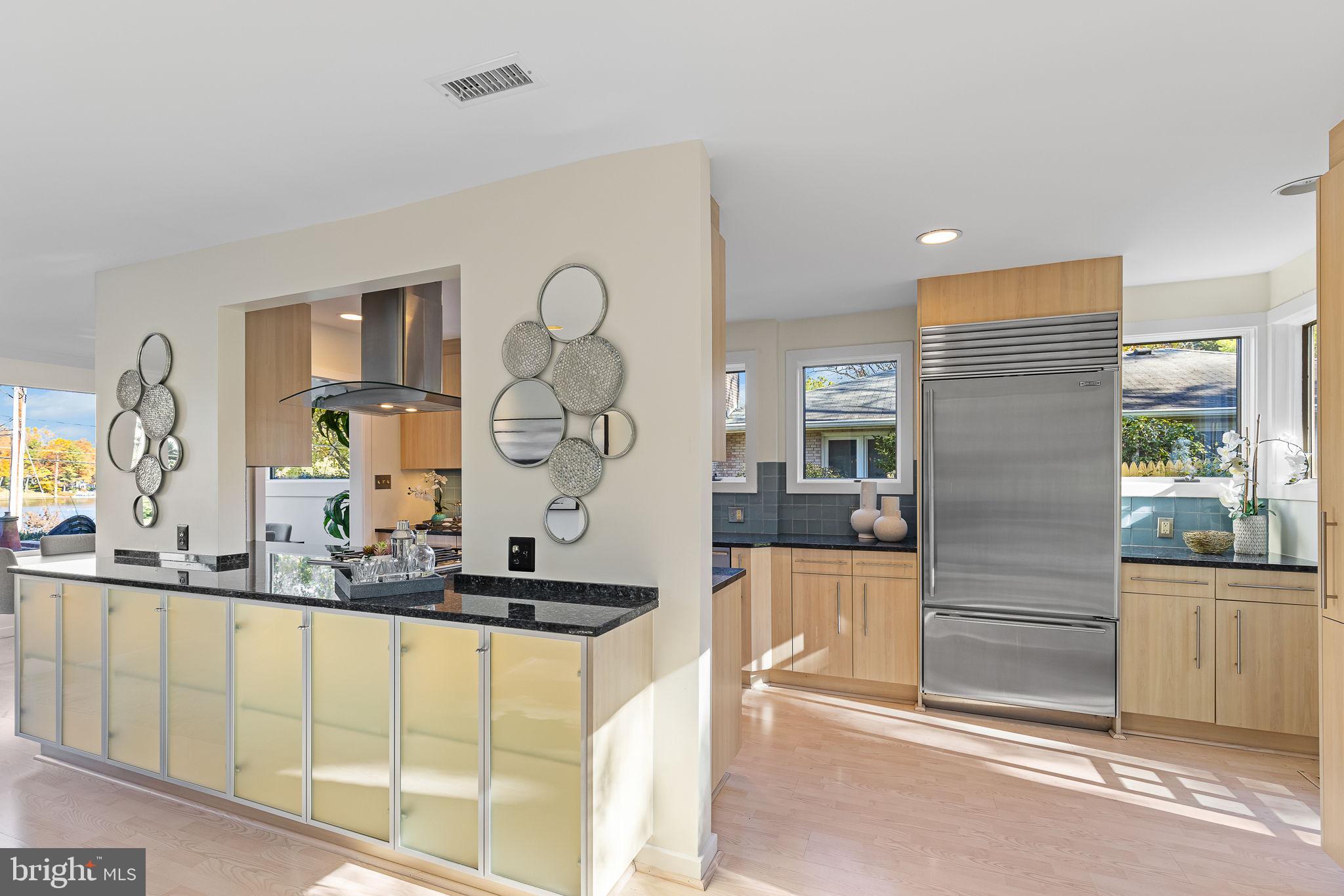 LAKE BARCROFT - Residential