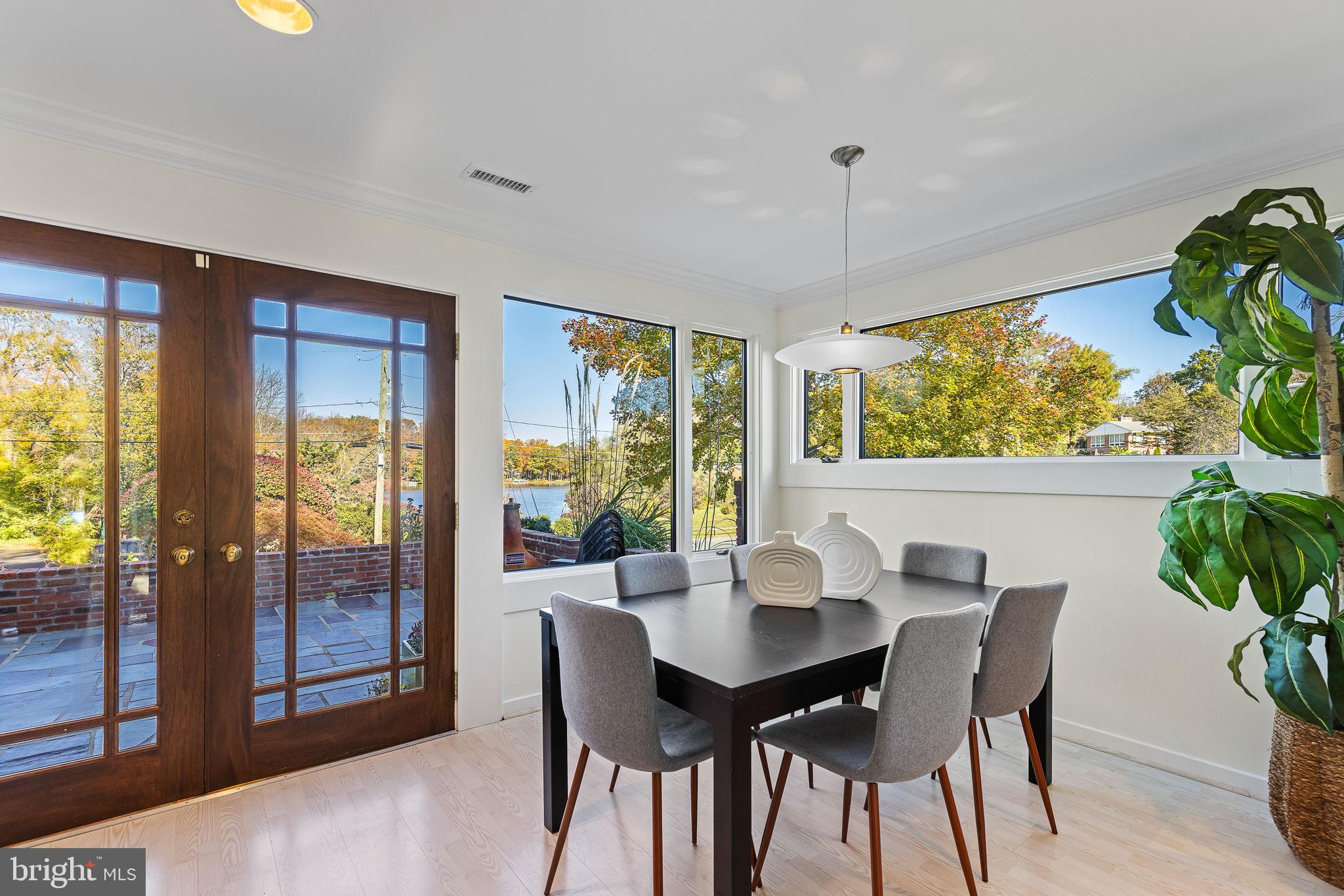 LAKE BARCROFT - Residential