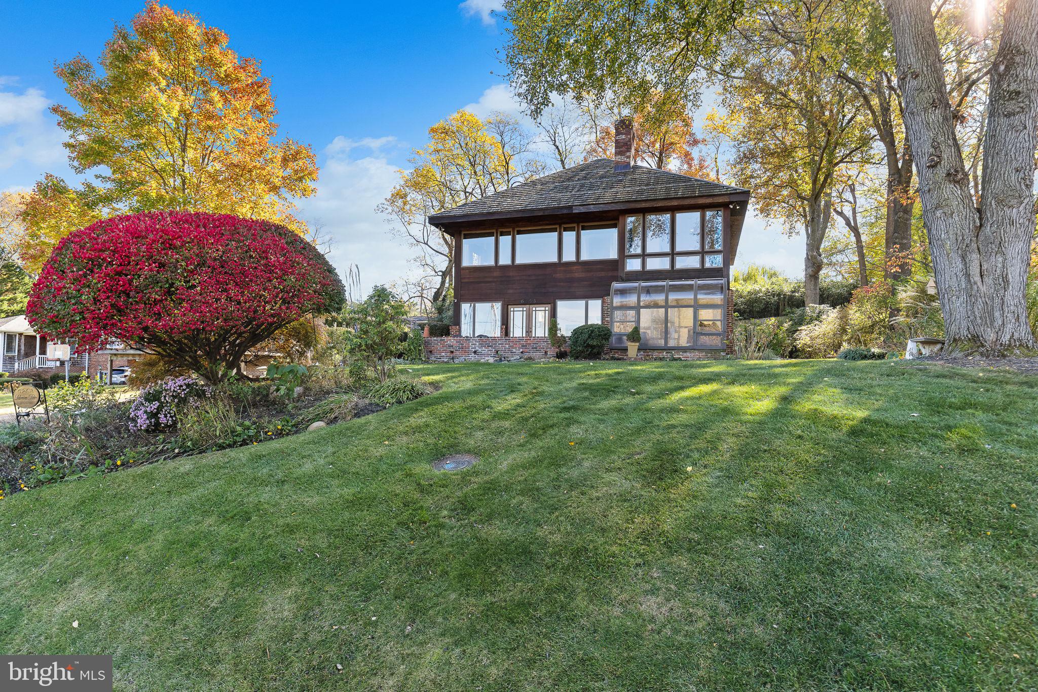 LAKE BARCROFT - Residential