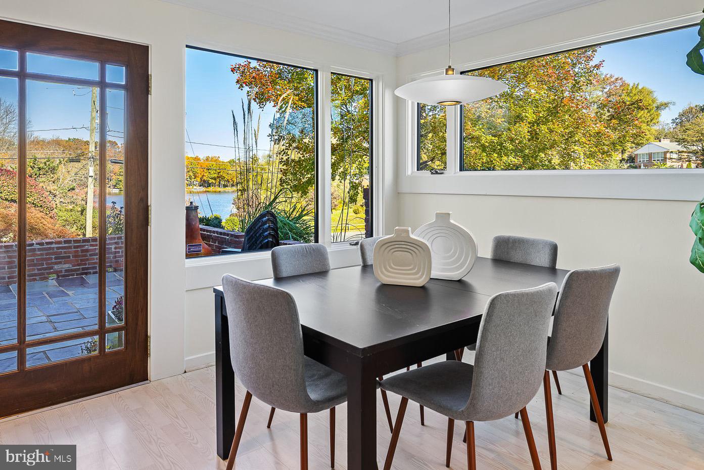 LAKE BARCROFT - Residential
