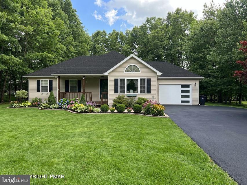 EMERALD LAKES - Residential