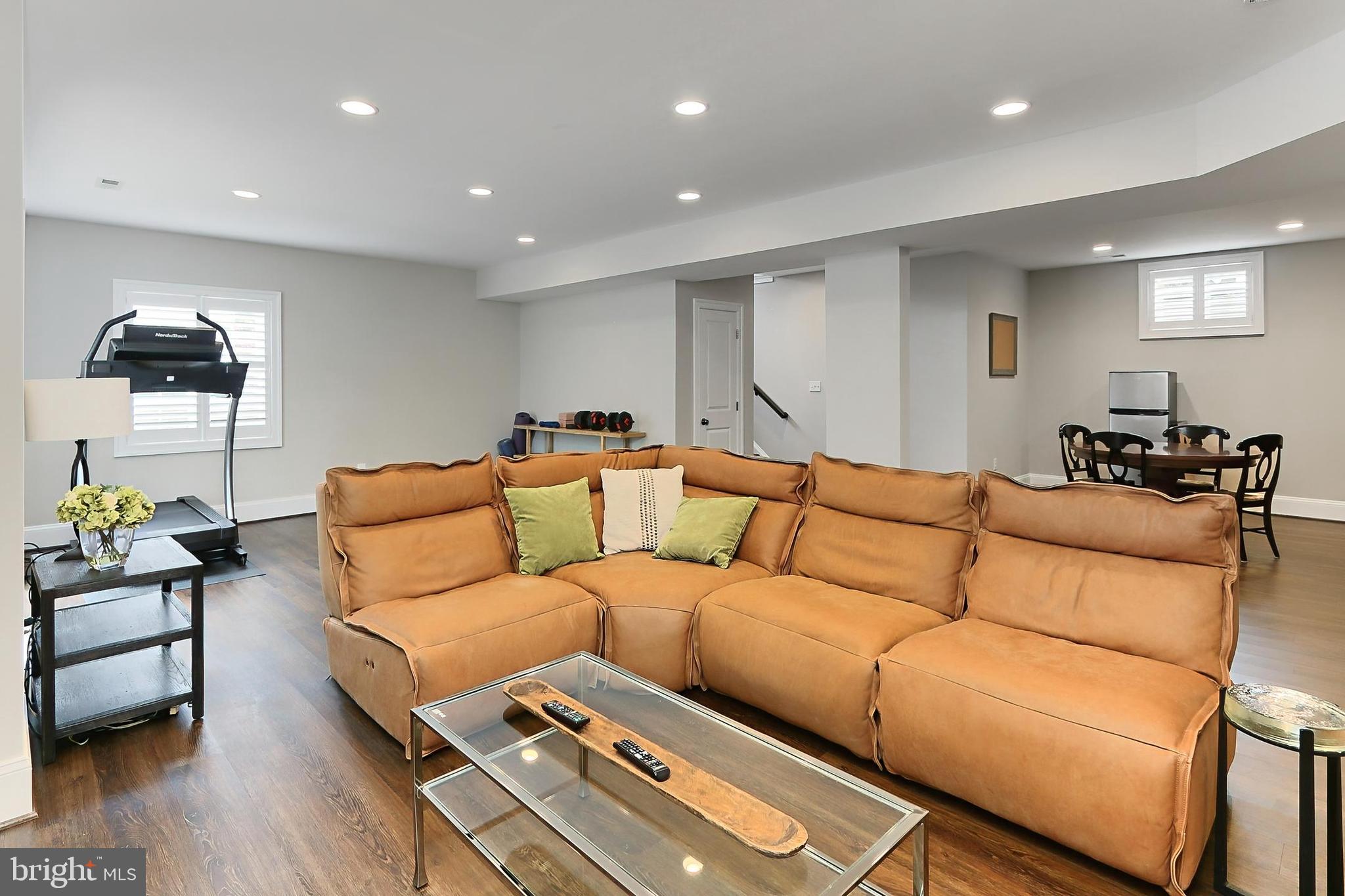 VIENNA WOODS - Residential