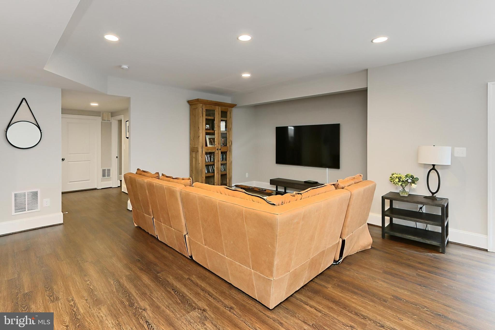 VIENNA WOODS - Residential