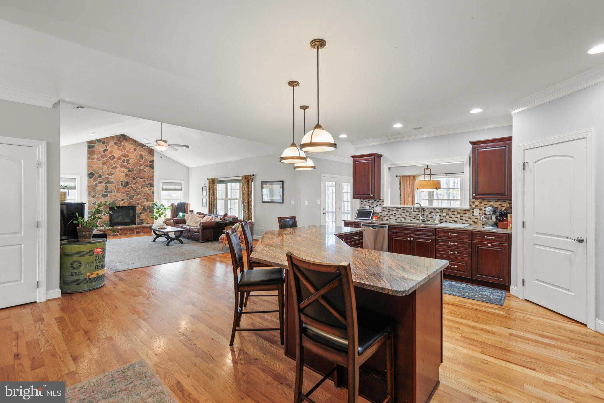 ABRAMS POINTE - Residential
