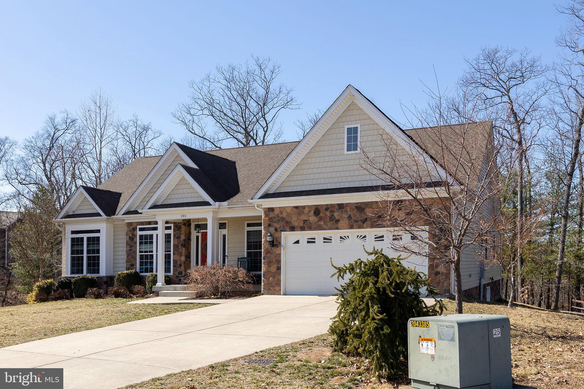 ABRAMS POINTE - Residential