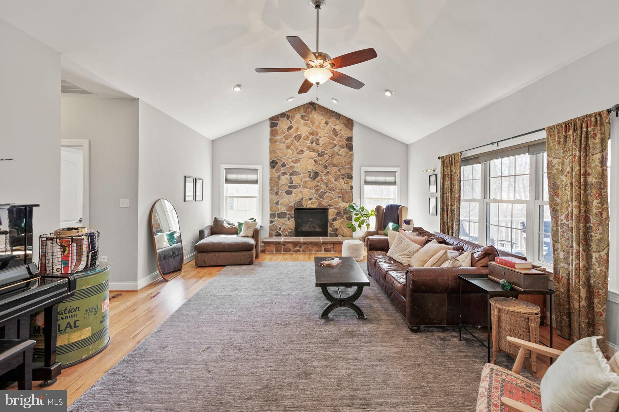 ABRAMS POINTE - Residential