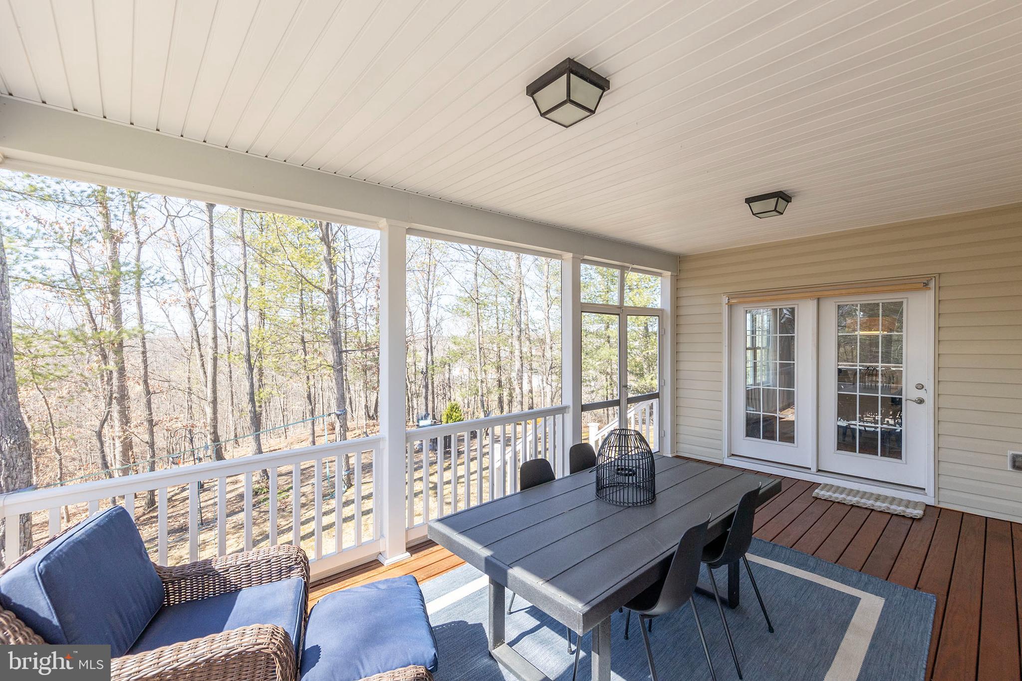 ABRAMS POINTE - Residential