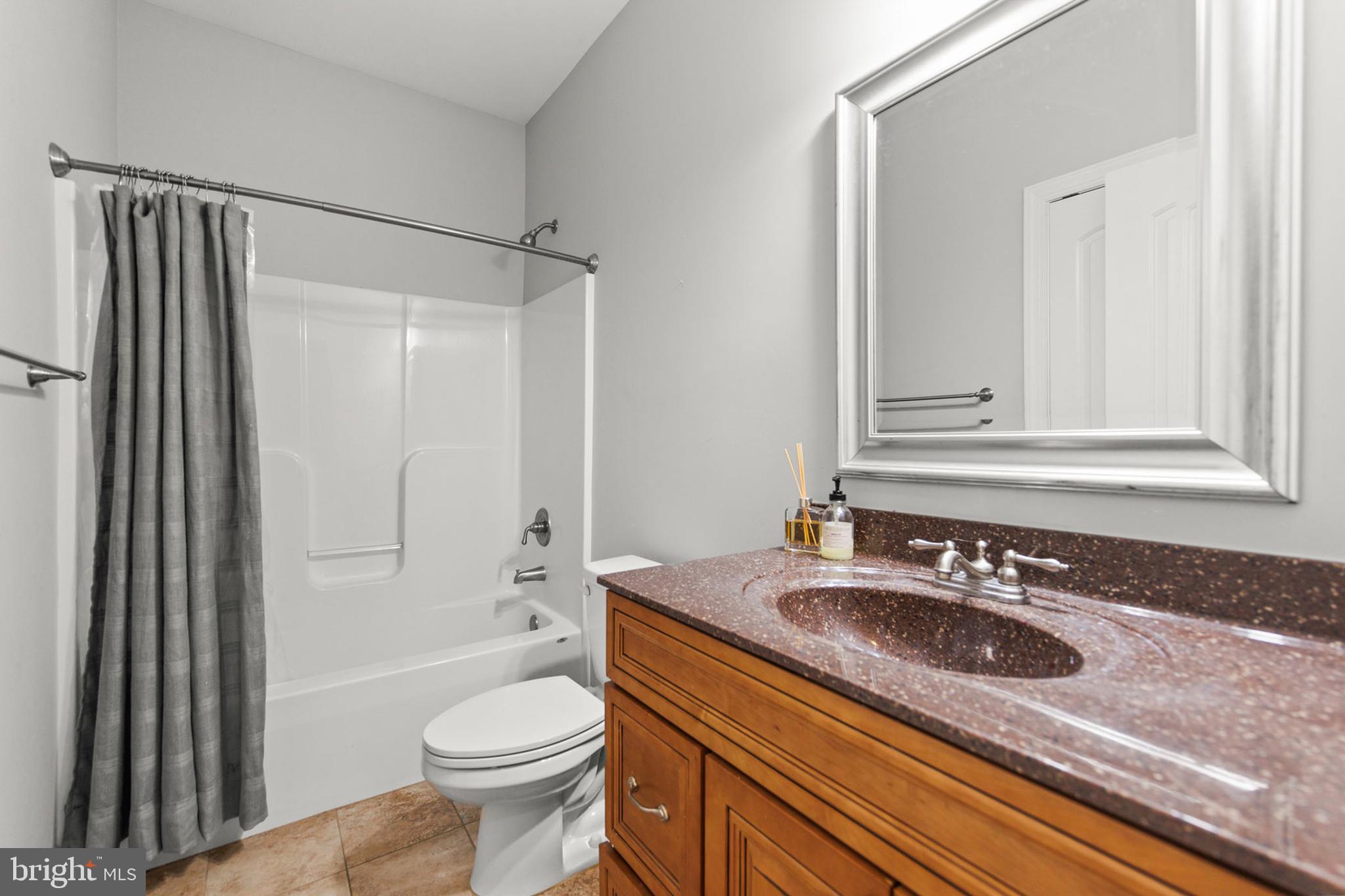 ABRAMS POINTE - Residential