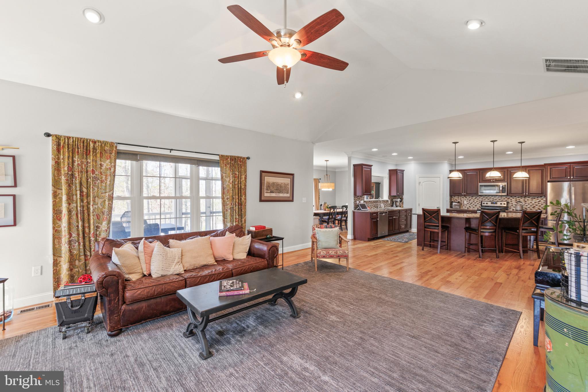 ABRAMS POINTE - Residential