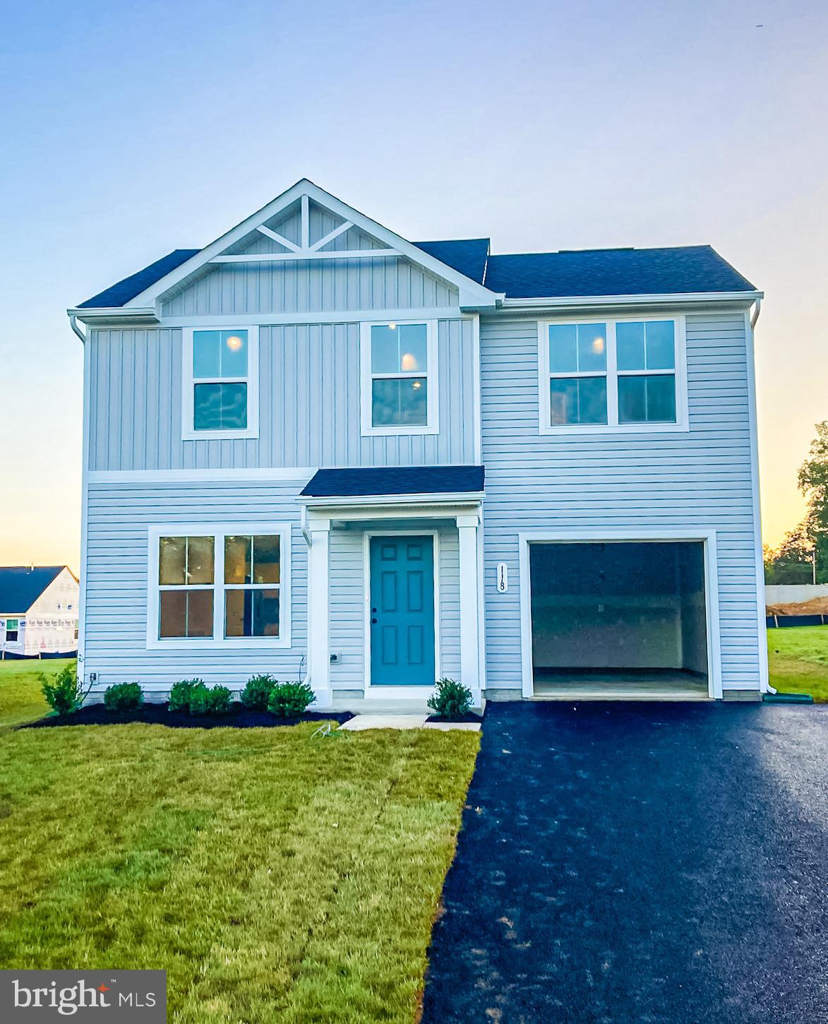 🏡 Discover this spacious and modern 2-year-young, 3 bedroom, 3 bathroom raised rambler. Featuring sleek, upgraded stainless steel appliances and nestled in a fresh, amenity-rich neighborhood. Your impeccably kept haven awaits on May 1st!