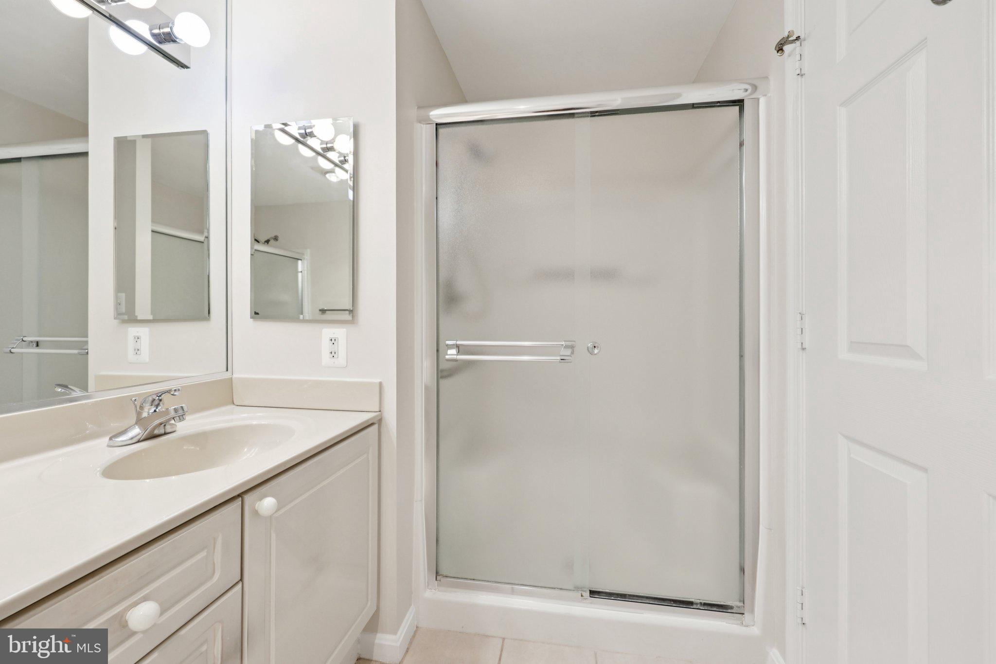 LANSDOWNE WOODS LEISURE WORLD - Residential
