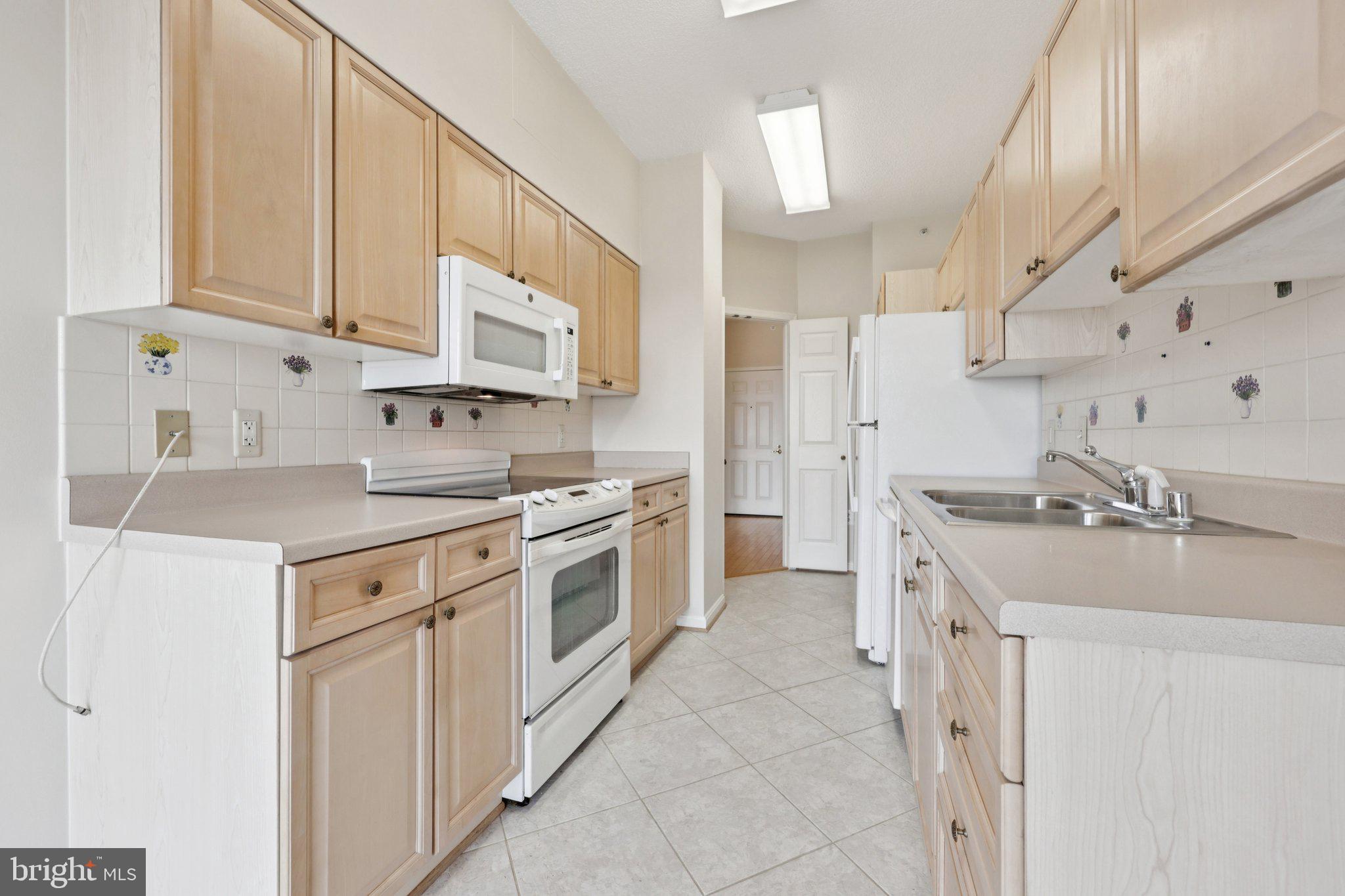 LANSDOWNE WOODS LEISURE WORLD - Residential