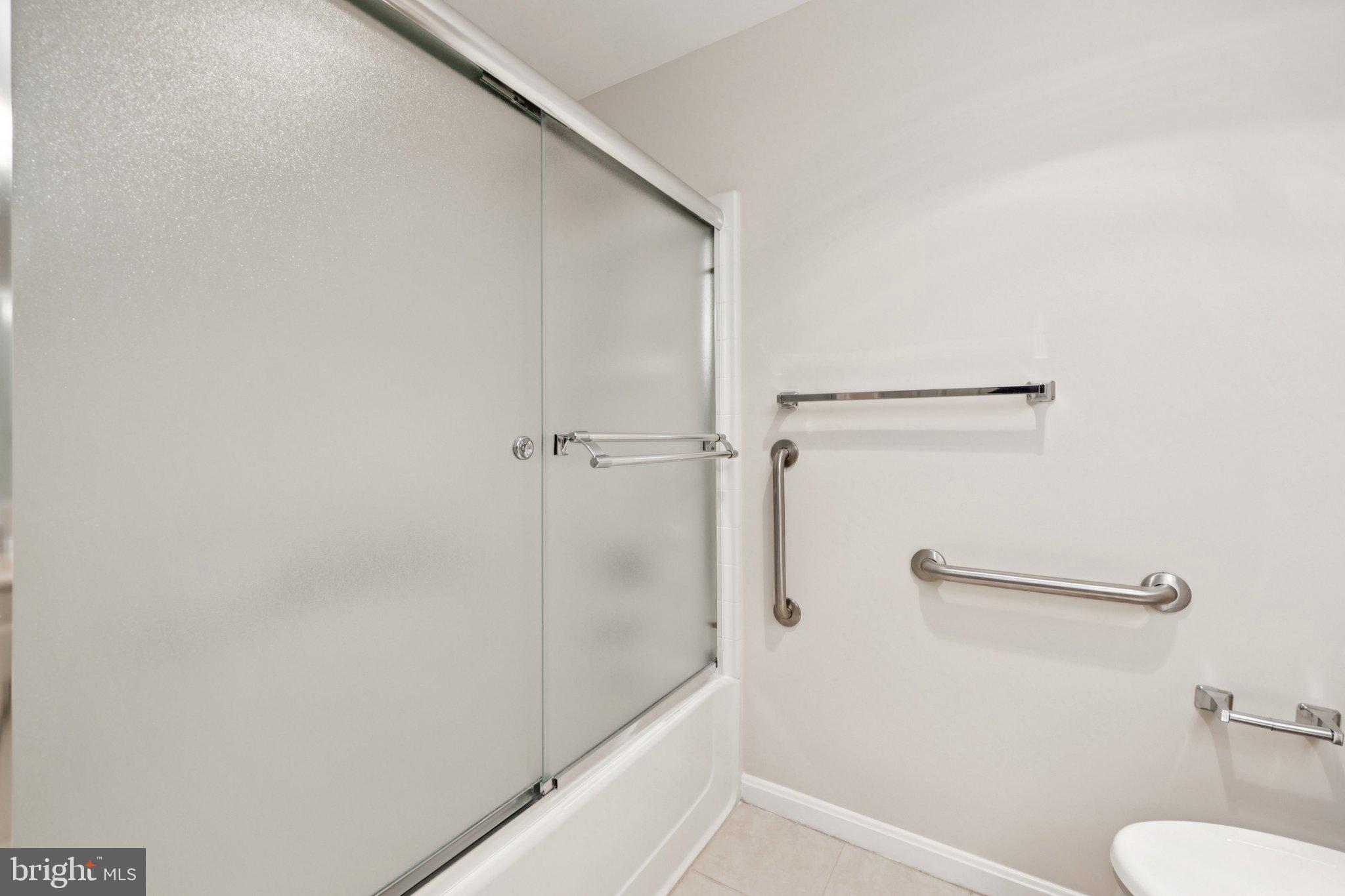LANSDOWNE WOODS LEISURE WORLD - Residential