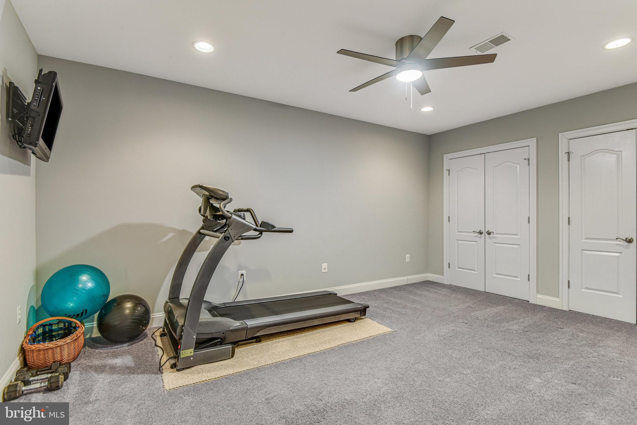 LOUDOUN VALLEY ESTATES - Residential