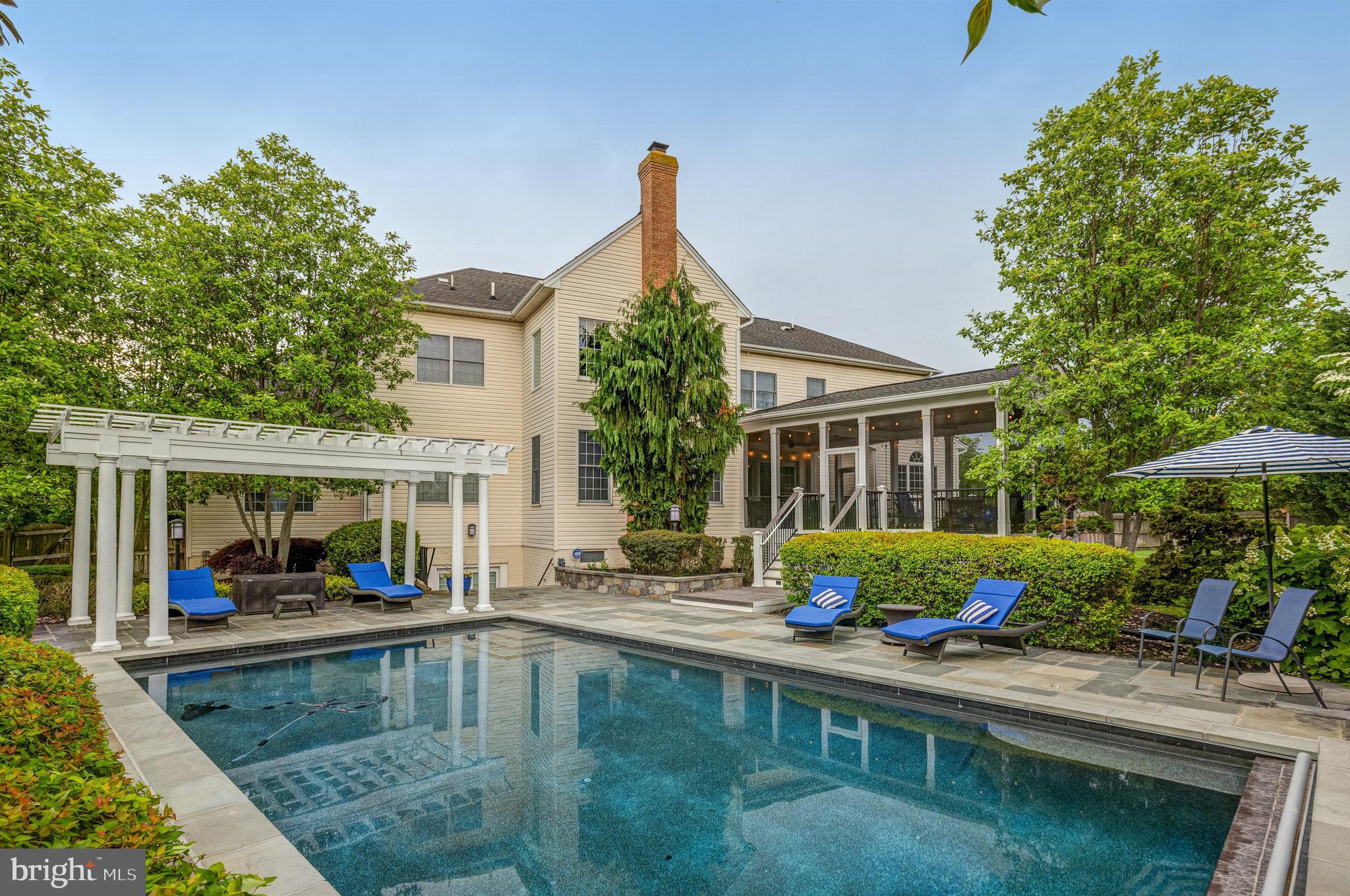 LOUDOUN VALLEY ESTATES - Residential