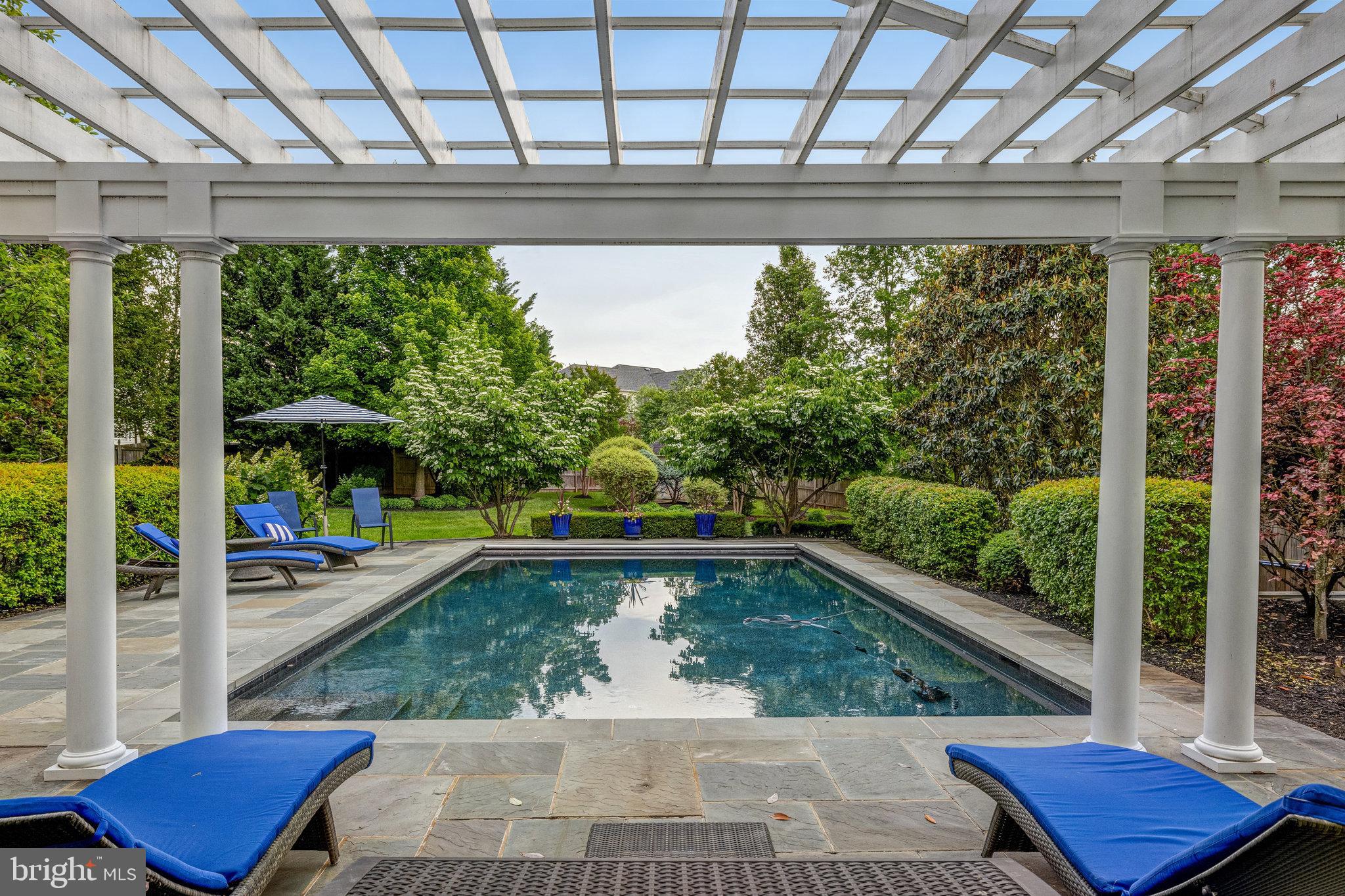 LOUDOUN VALLEY ESTATES - Residential
