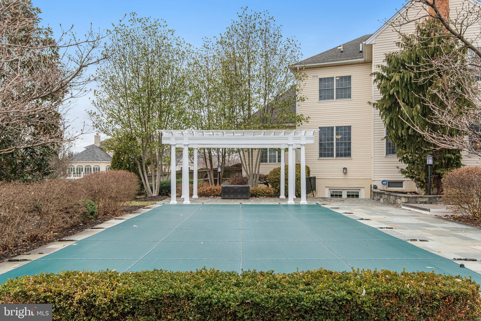 LOUDOUN VALLEY ESTATES - Residential