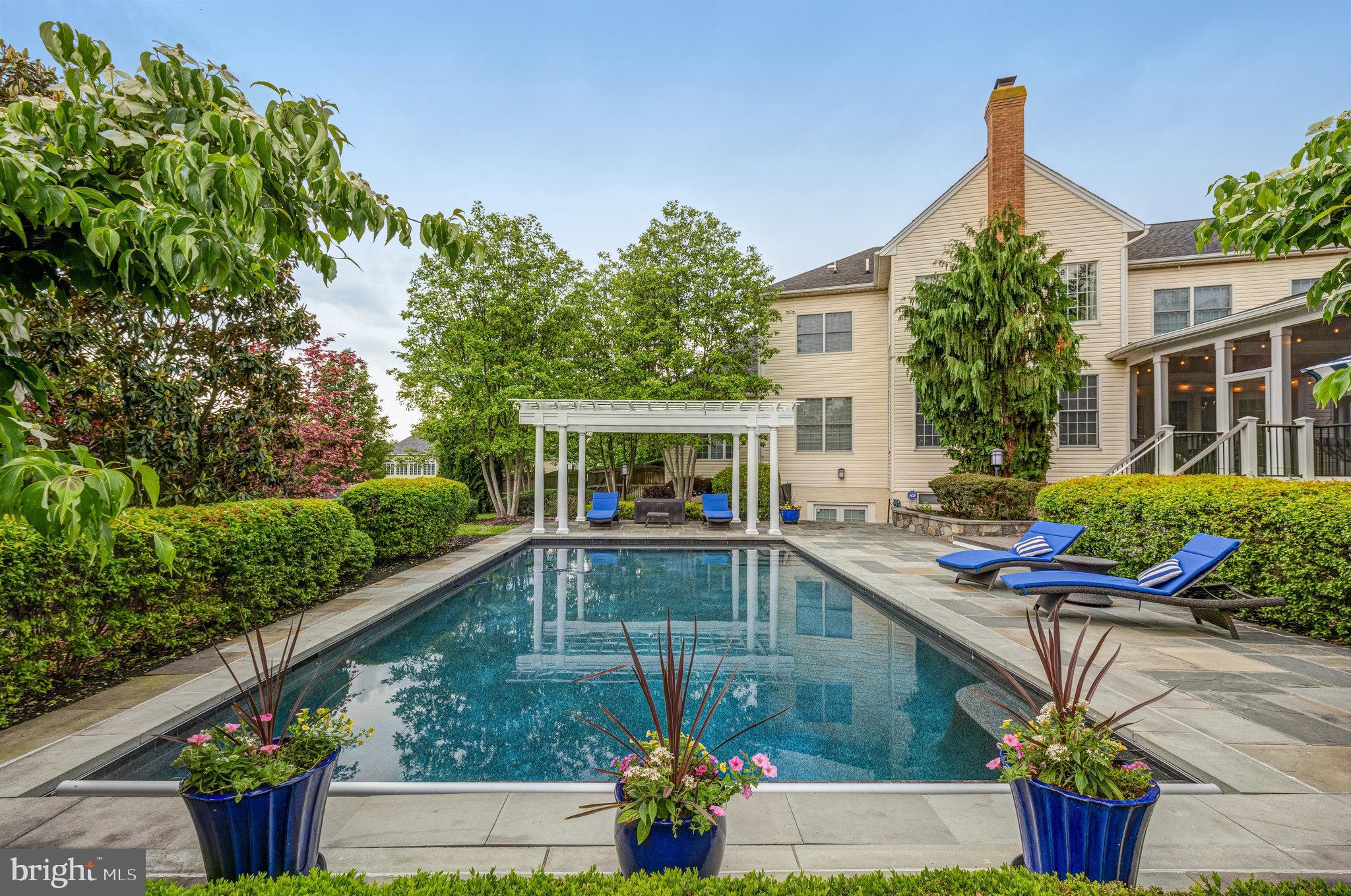 LOUDOUN VALLEY ESTATES - Residential