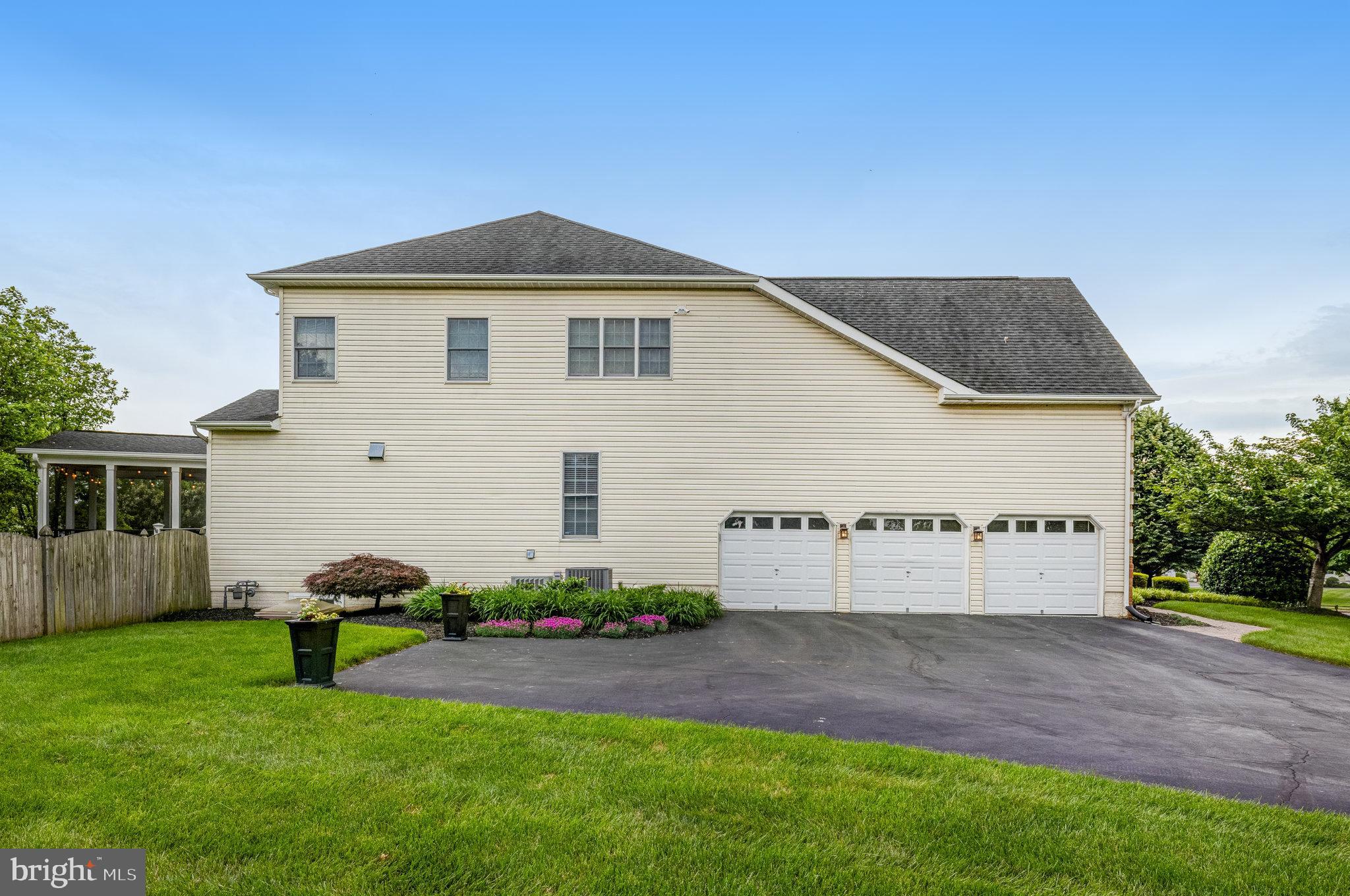 LOUDOUN VALLEY ESTATES - Residential