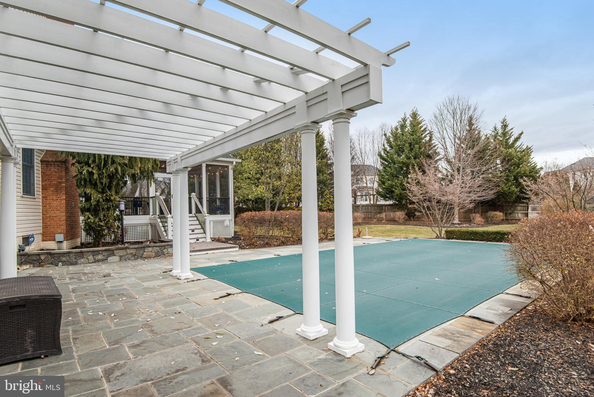 LOUDOUN VALLEY ESTATES - Residential